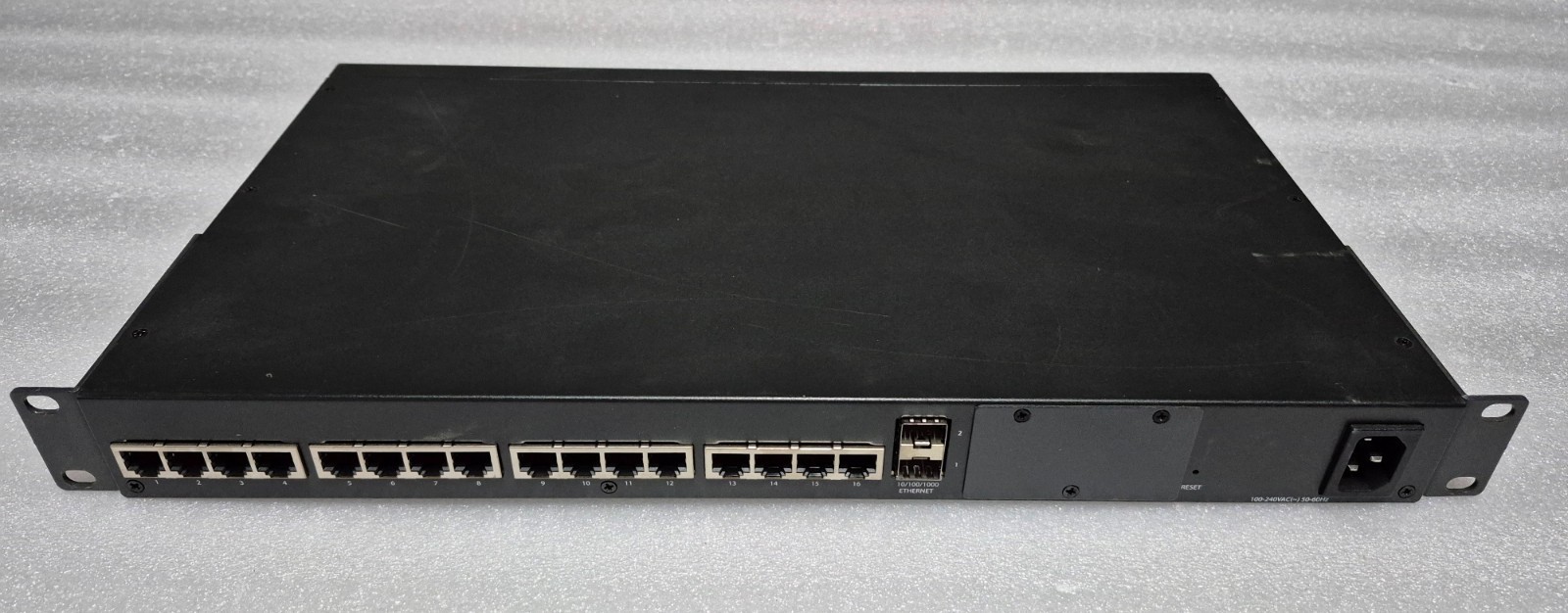 Perle IOLAN SCS16C-DSFP 16 Ports Secure Console Server RJ45 RS232, 2x SFP, PCI
