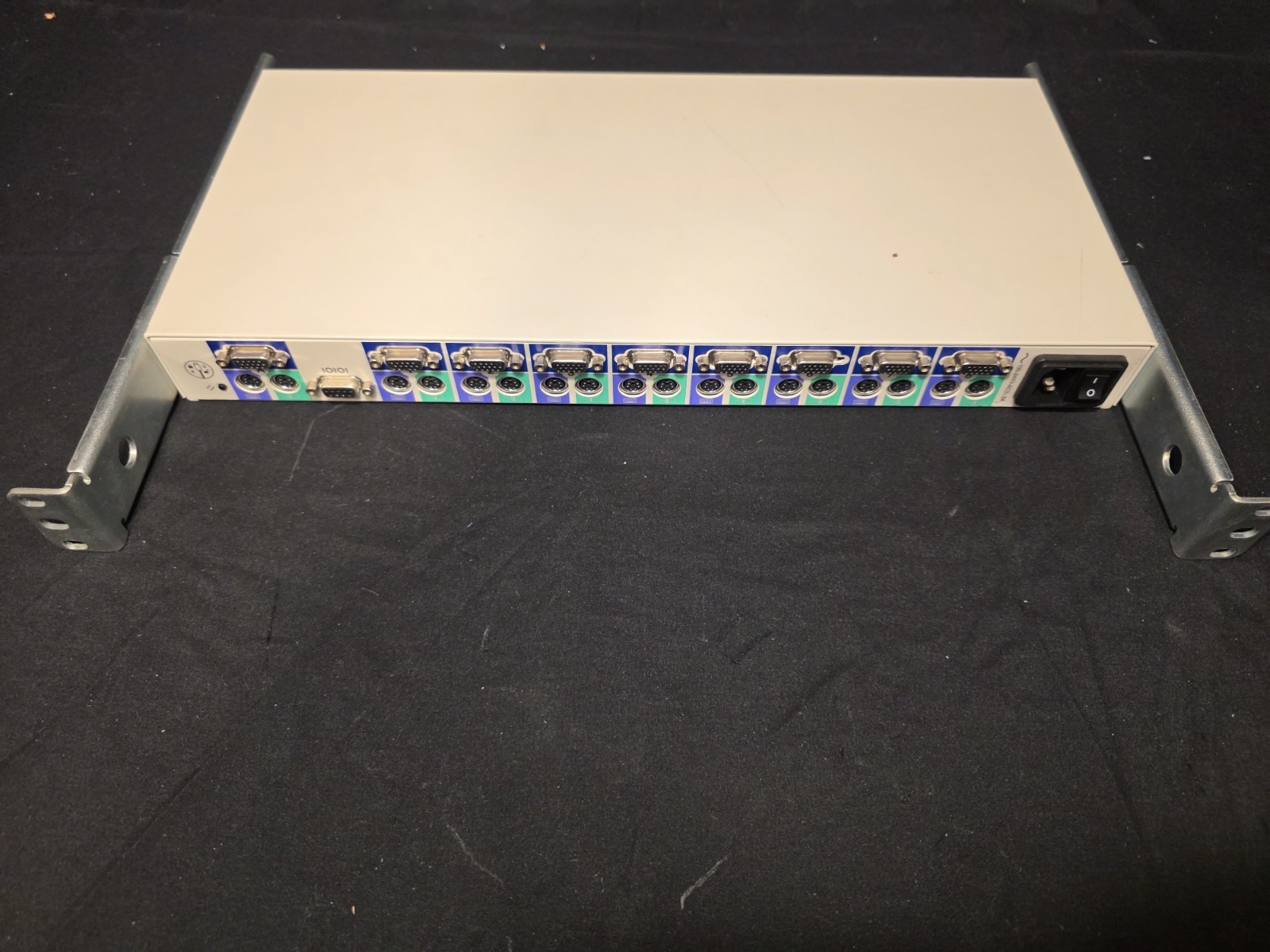 Compaq EO1004B 8-Port KVM Switch 1U Rackmount New in Box (P/N 147094-001)