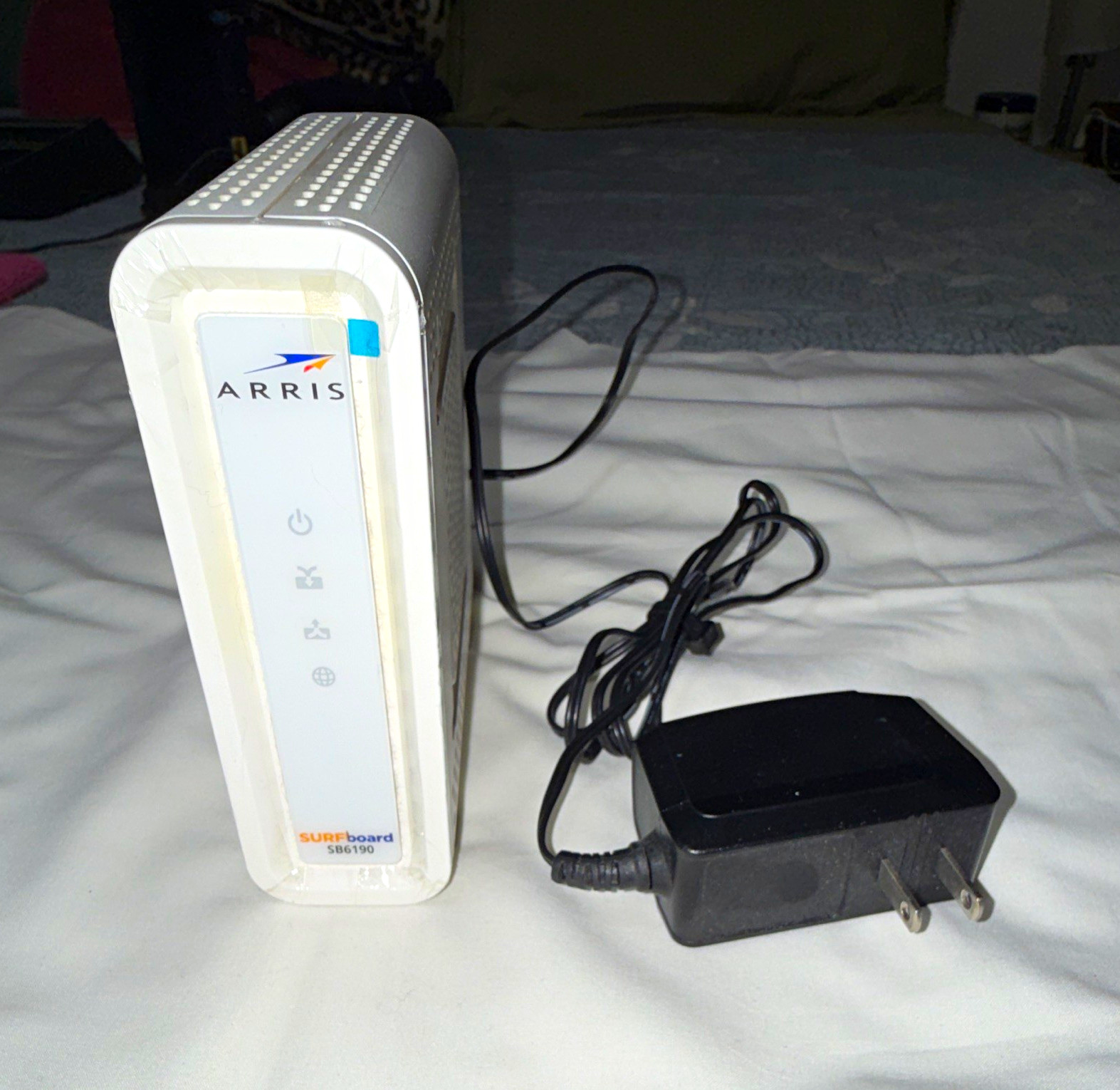 ARRIS SURFboard SB6190 DOCSIS 3.0 Cable Modem 32x8 w/ Power Adapter