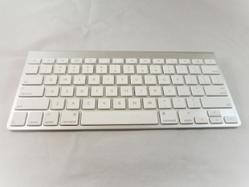 NEW Apple Wireless Bluetooth Keyboard for iPad and iMac