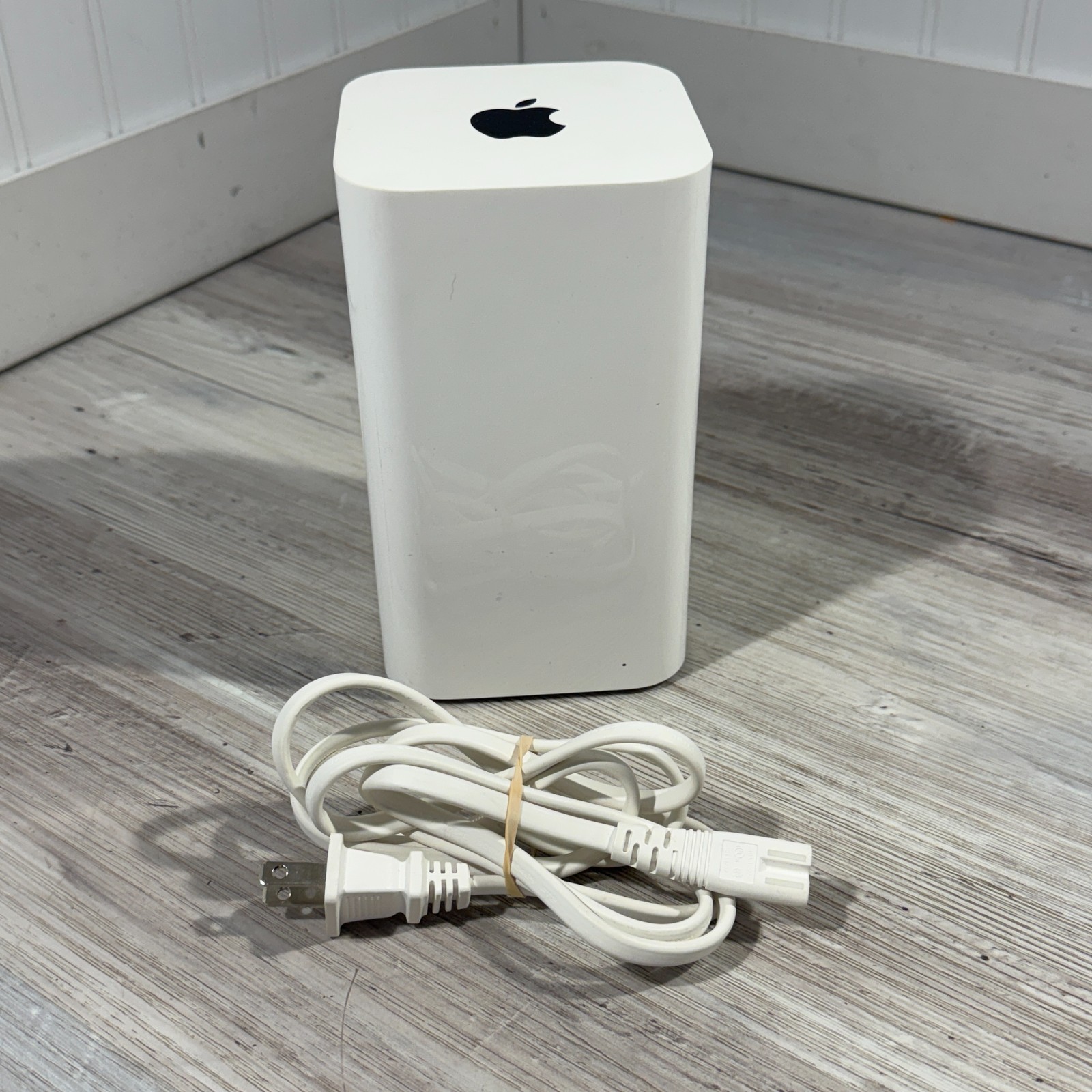 Apple AirPort Extreme Base StationWireless Router 6th Generation A1521 W/ AC