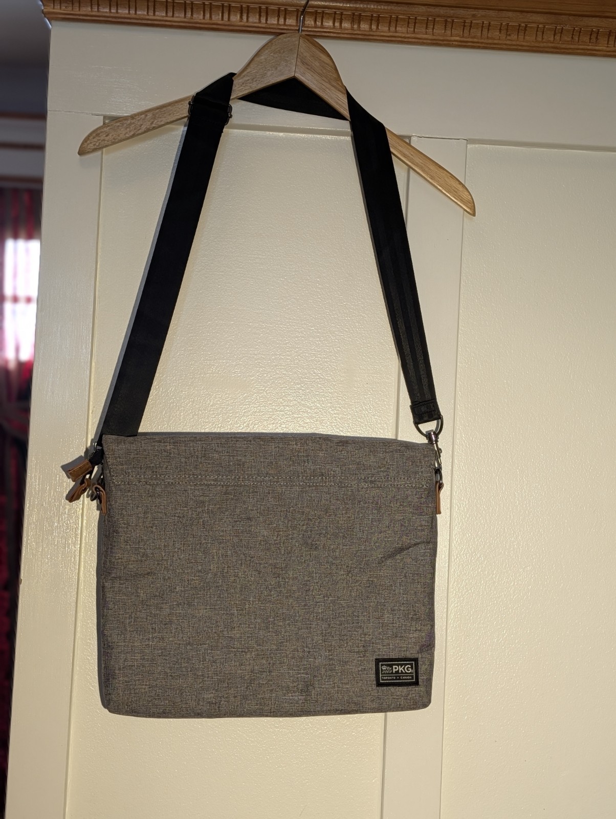 PKG Toronto Canada Grey Messenger Bag Crossbody Laptop Work Medium 