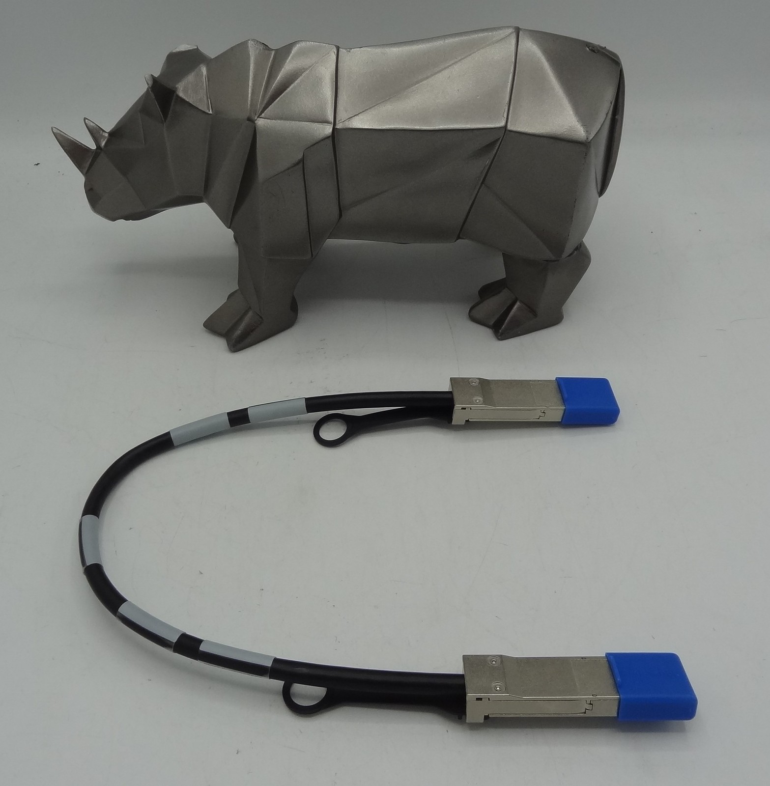 NetApp X66211A-05 QSFP28 to QSFP28 0.5M Data Cable 112-00595