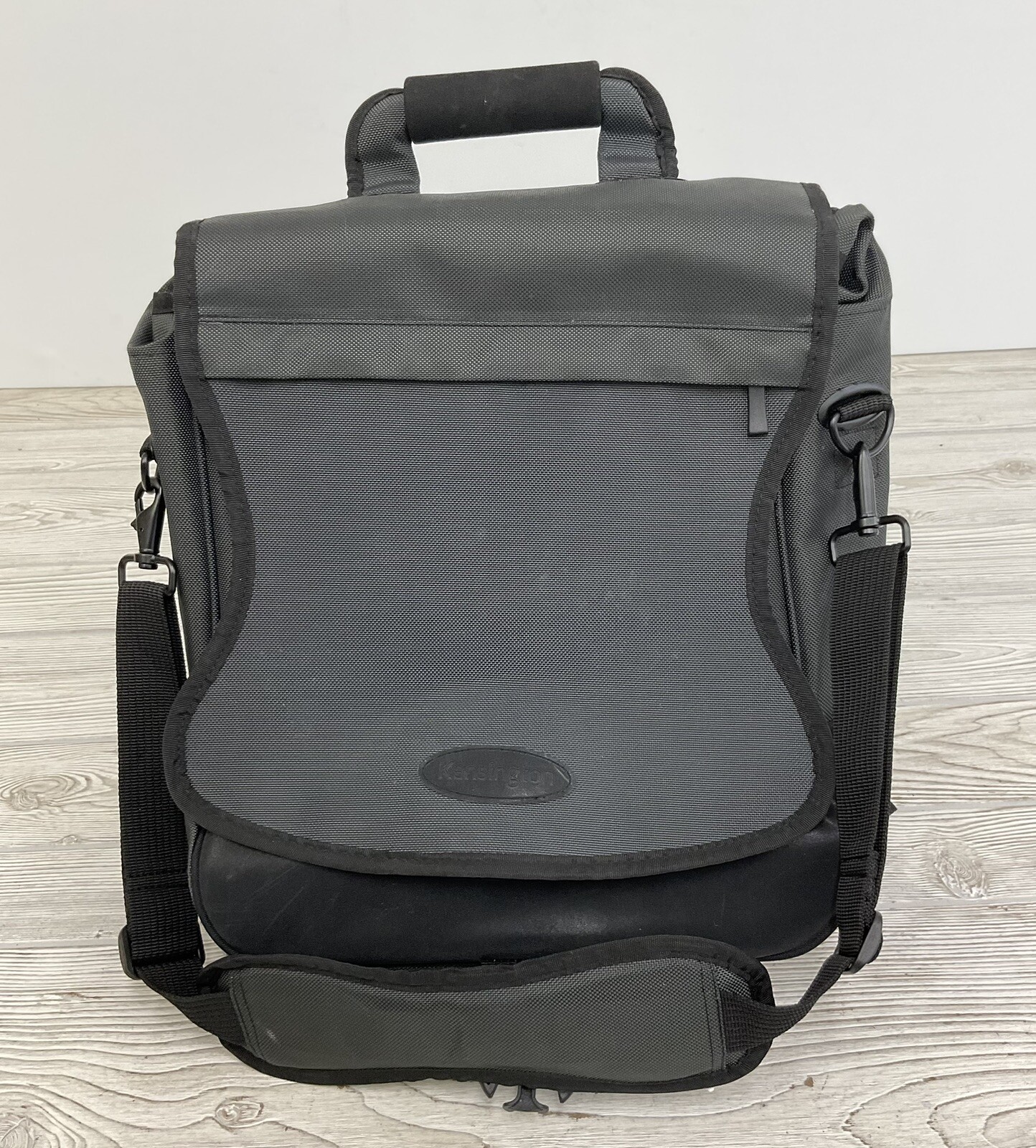 Kensington Saddlebag Pro K62210B Laptop/Notebook Messenger Bag Black /sb