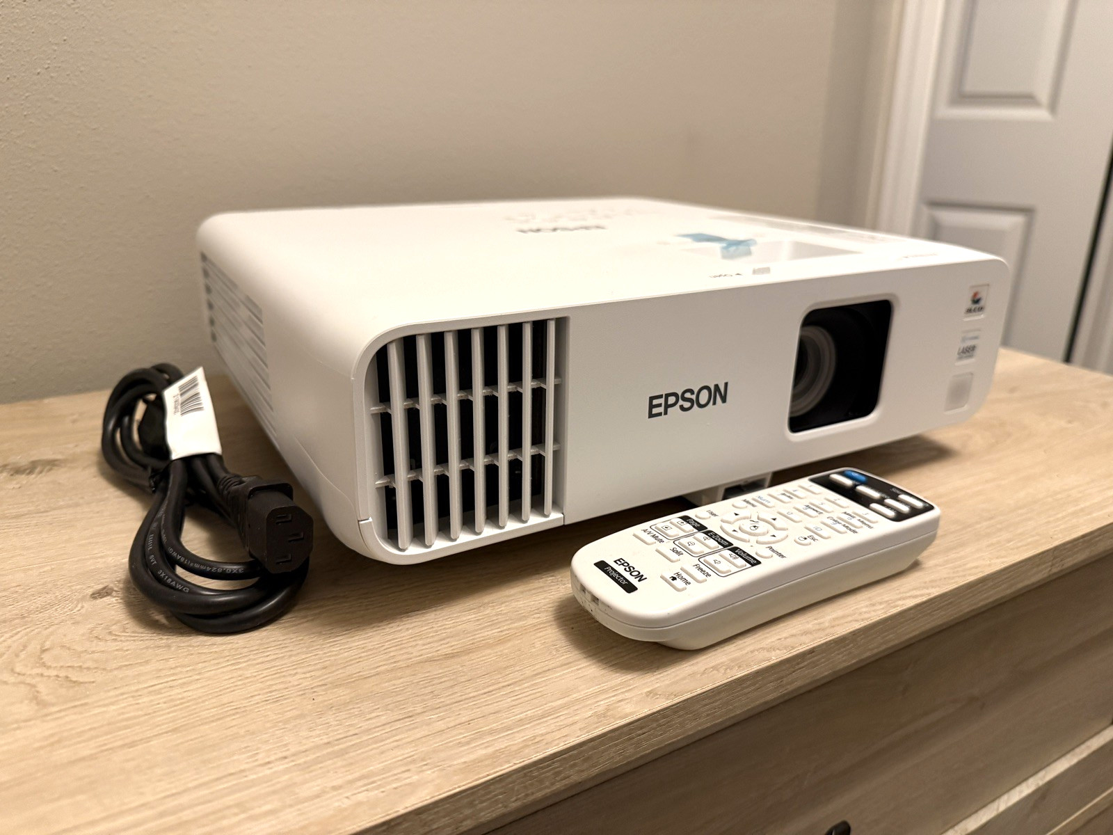 Epson PowerLite L200W 3LCD WXGA Laser Projector w/ Remote & Wireless *2k-3k hrs