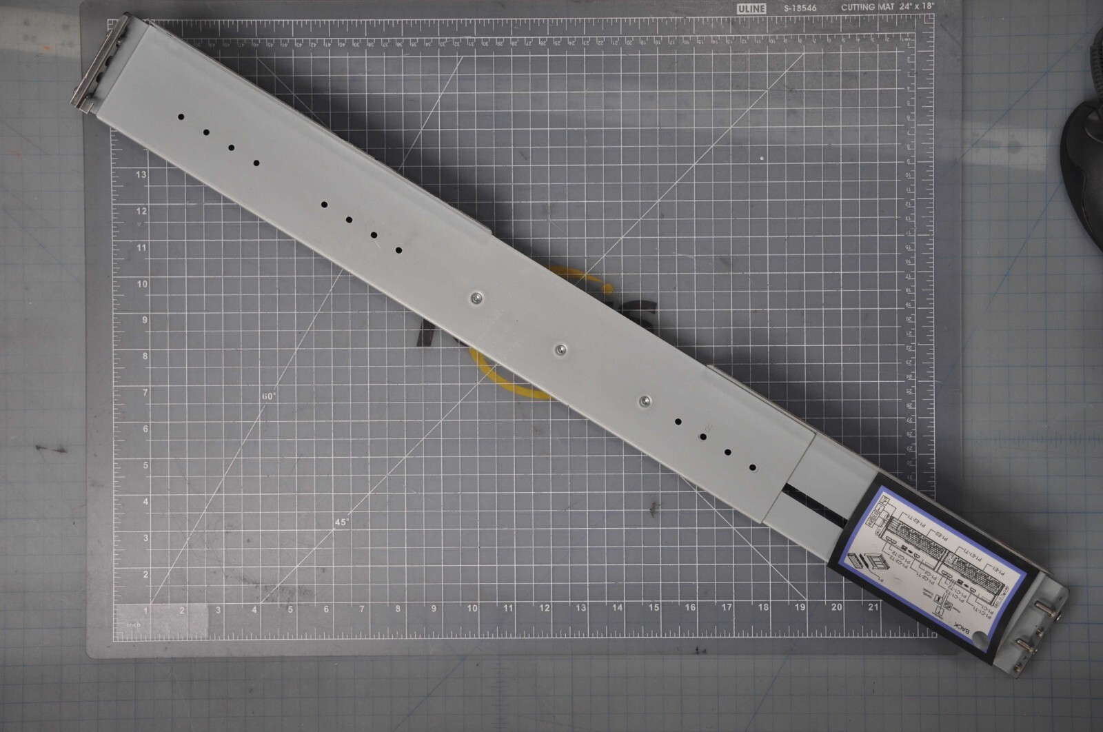 IBM RIGHT SERVER RAIL for Storewize V3700 45W8837