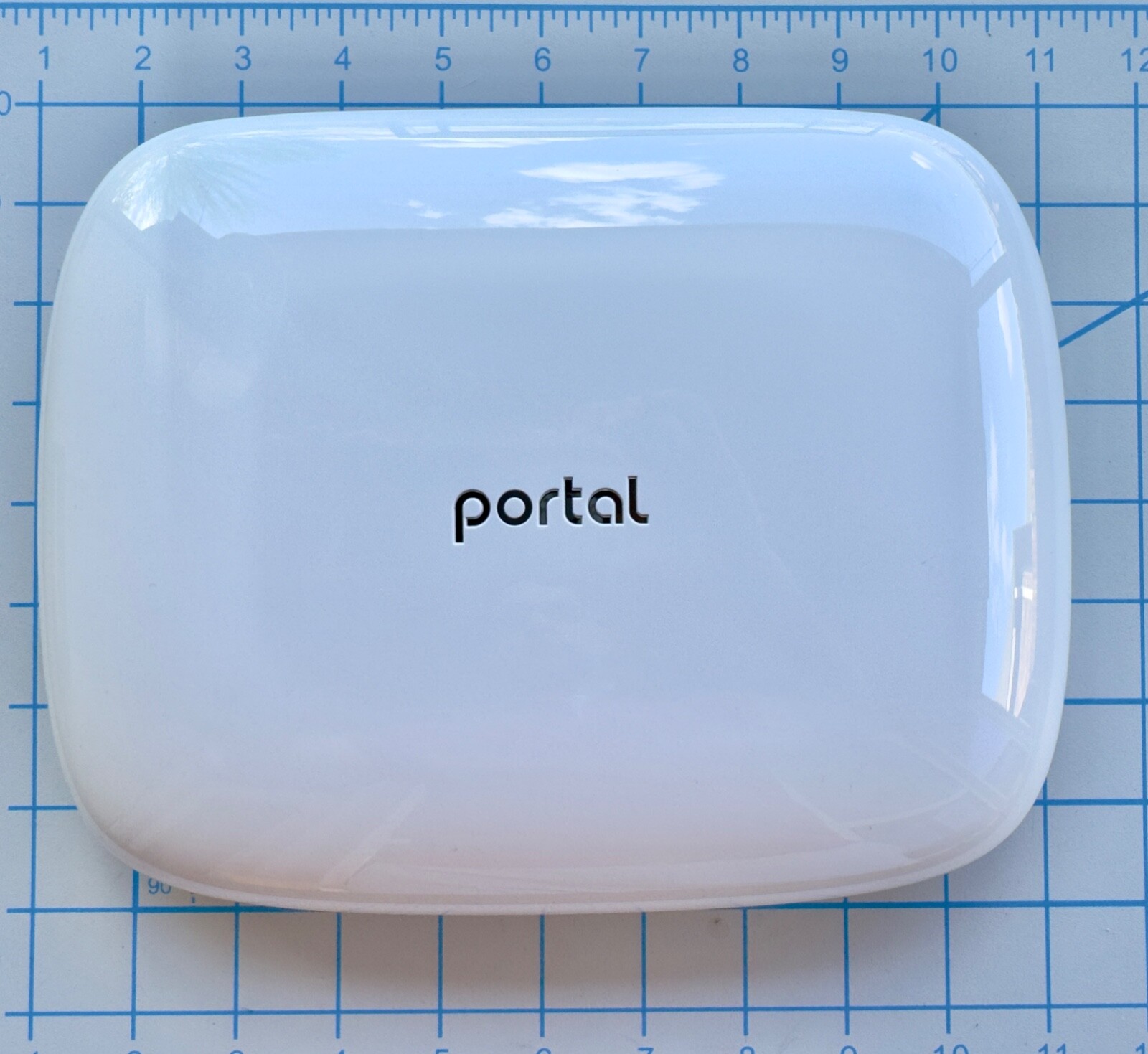 Portal Wireless Router - White -  Up-To 3000 Sq Ft. - Very Good Condition