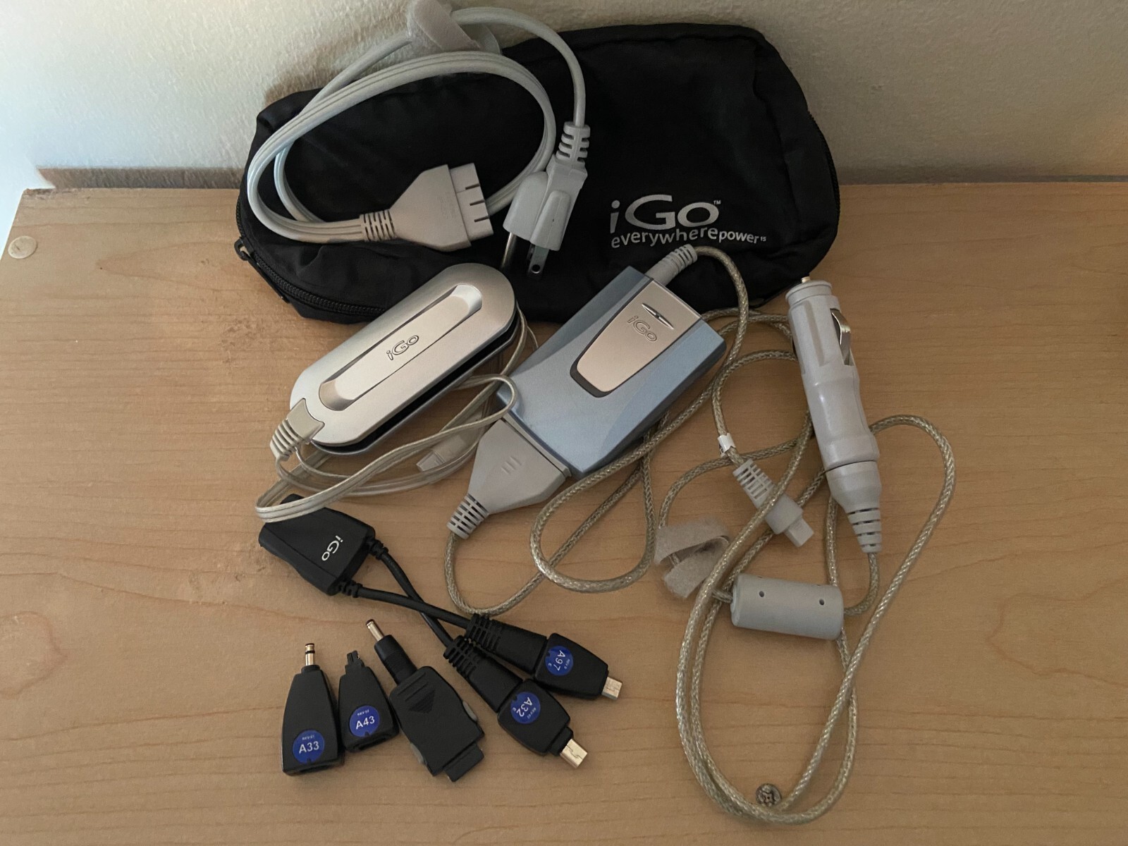 iGO EVERYWHERE PS0201 CHARGER 15W 273-1787 DUAL POWER CHARGER w/CASE