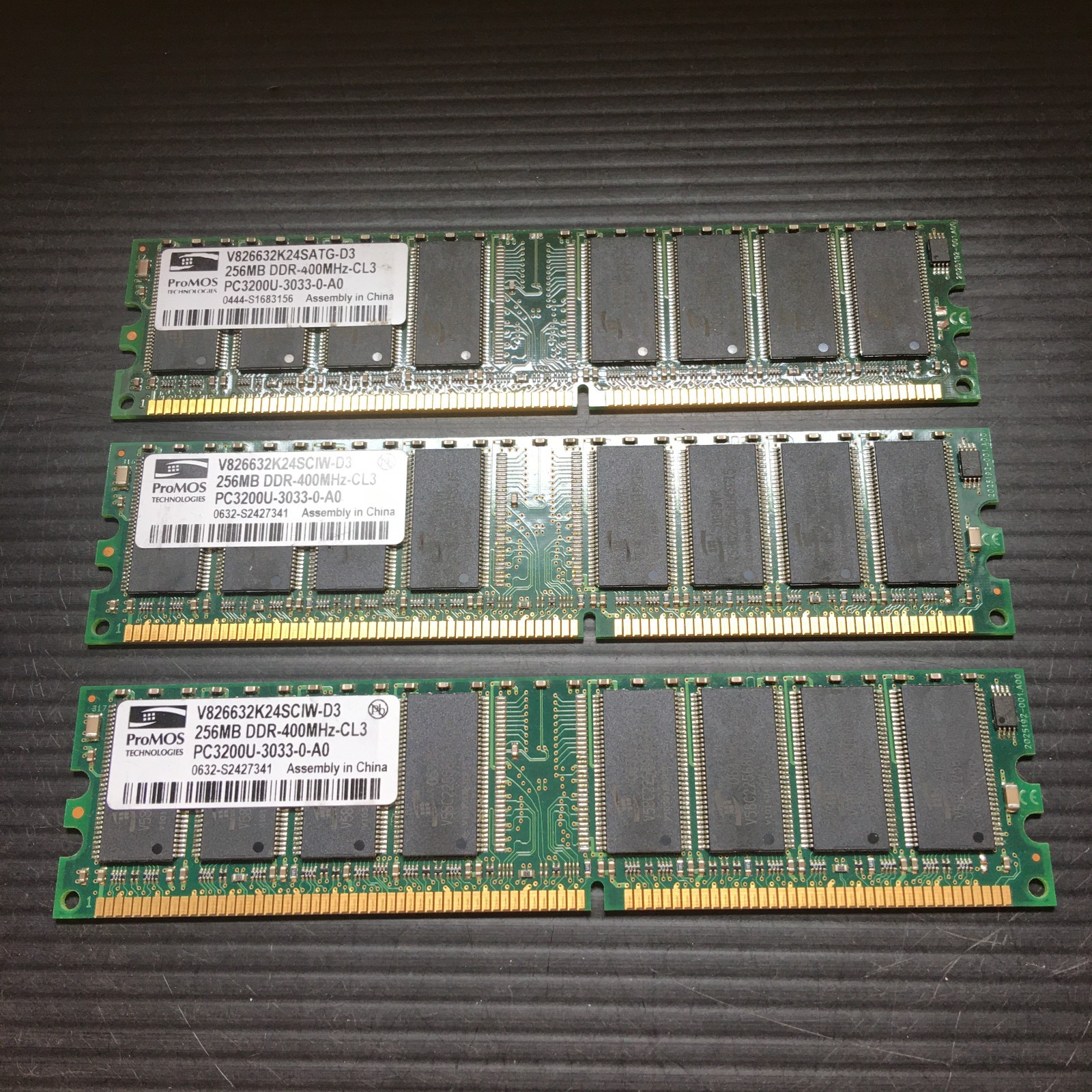 3PCS ProMOS V826632K24SCIW-D3 256MB DDR-400MHz-CL3 PC3200U-3033-0-A0 PC Memory
