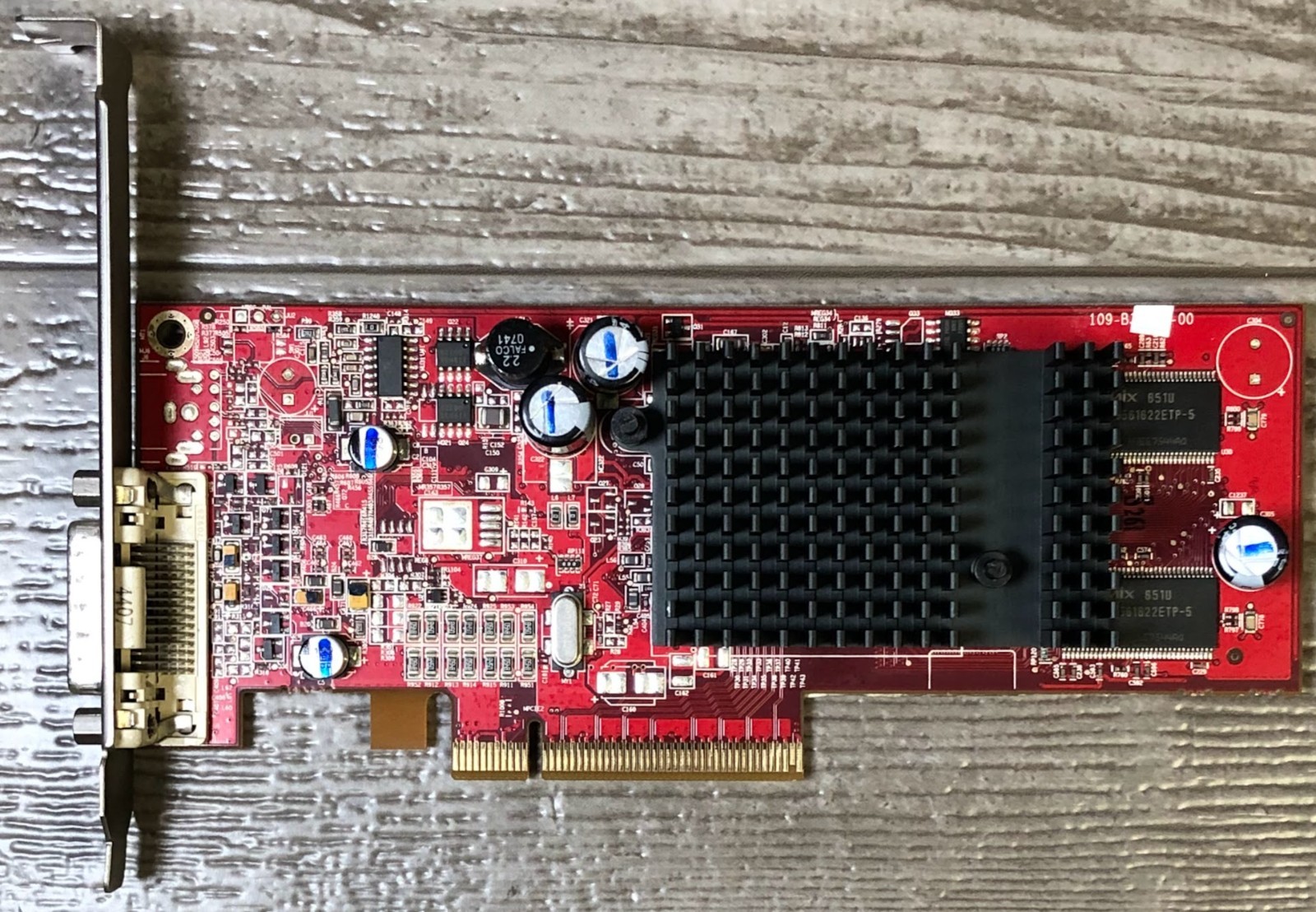Sun Oracle ATI FireMV 2200 128MB PCIe x8 XVR-300 Graphics Card / 375-3545-02