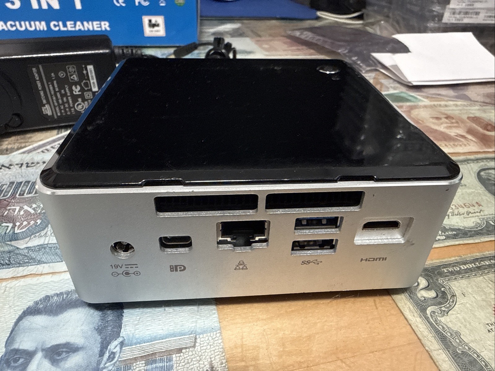 Intel NUC NUC5i3RYH Mini PC Core i3-5005U 8GB RAM 250GB SSD HDMI WLAN Silver