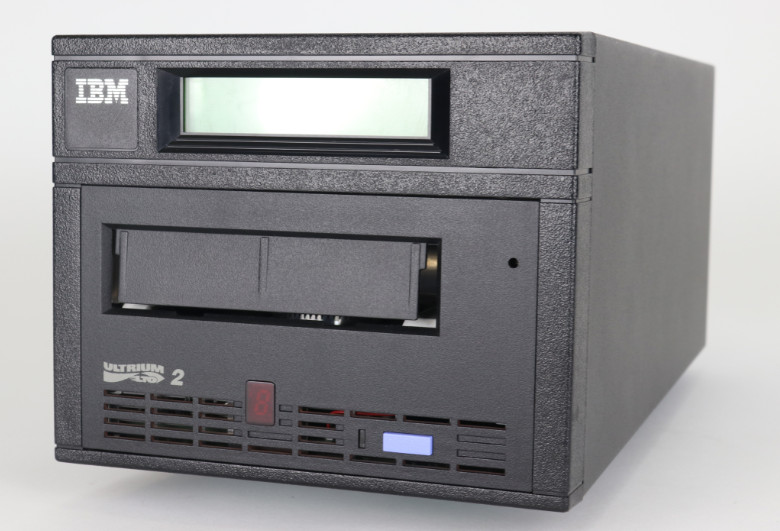 IBM 3580 L23 Ultrium LTO-2 200/400GB SCSI LVD External Tape Drive