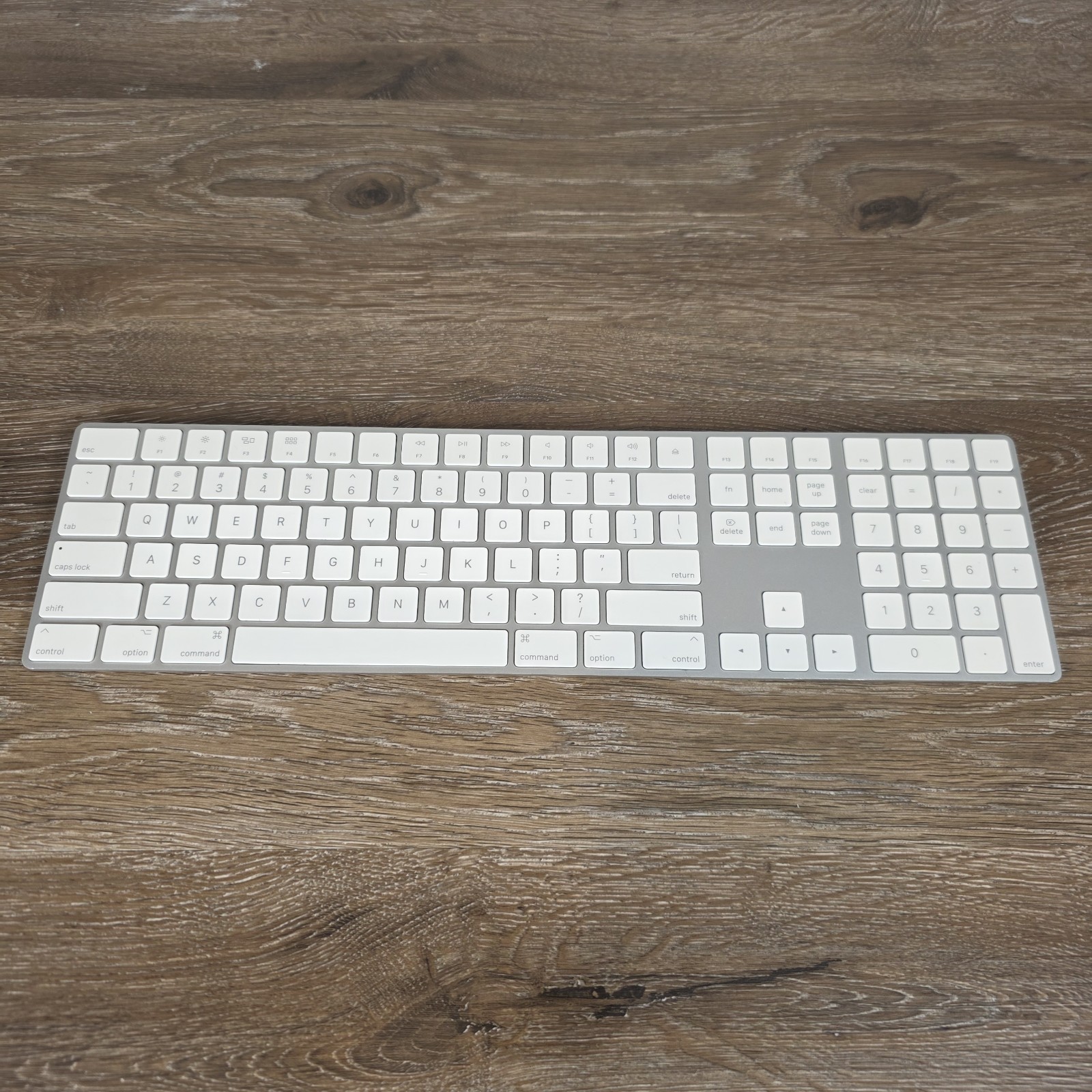 Apple A1843 Wireless Bluetooth Magic Keyboard With Numeric Keypad TESTED