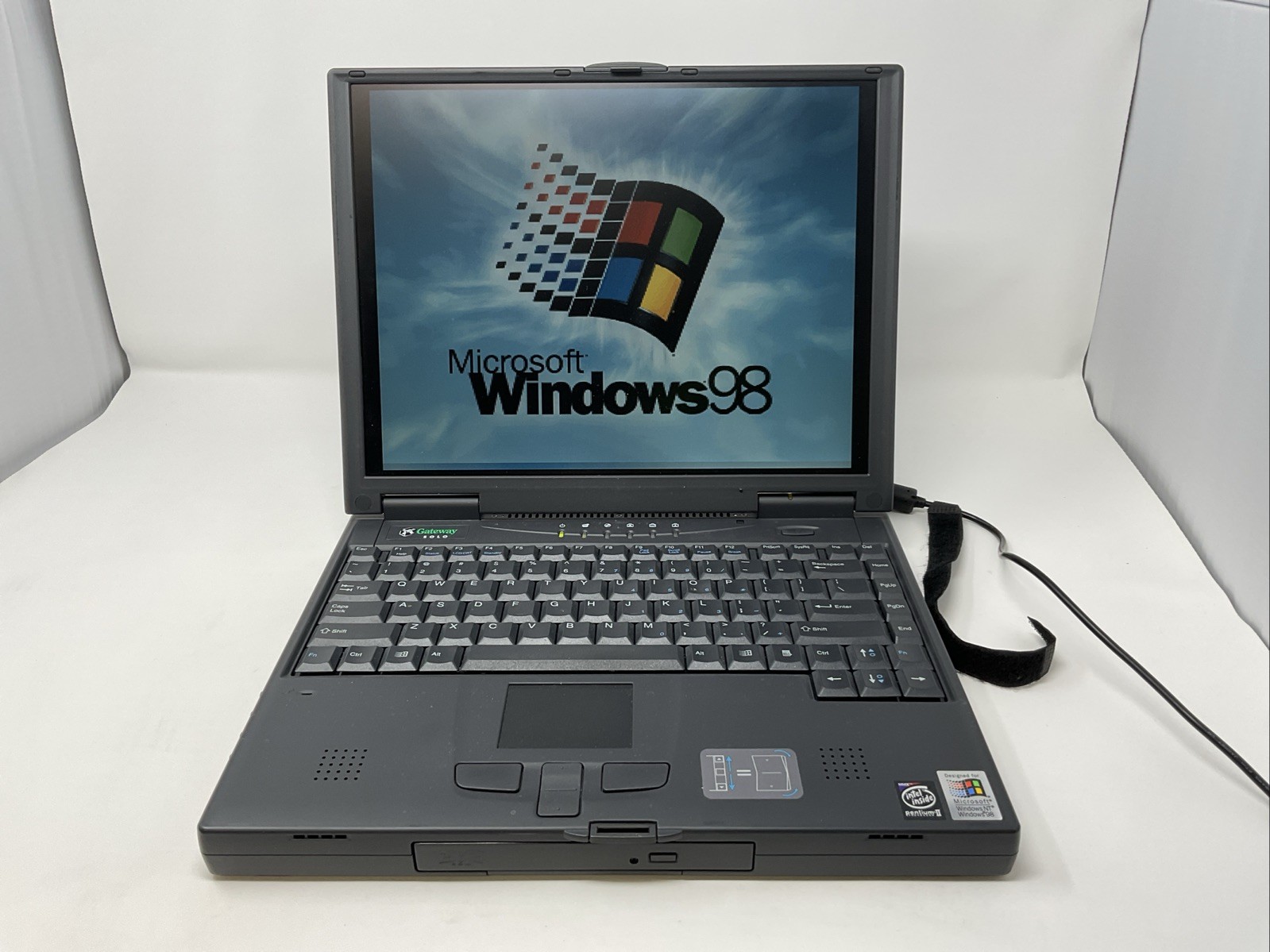 Gateway Solo 5150 Windows 98 Laptop
