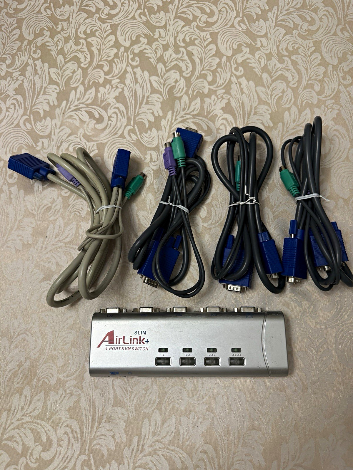 AirLink101 AKVM-4 4-Port KVM Switch VGA PS/2 w/ 4 Cable Sets Tested Working