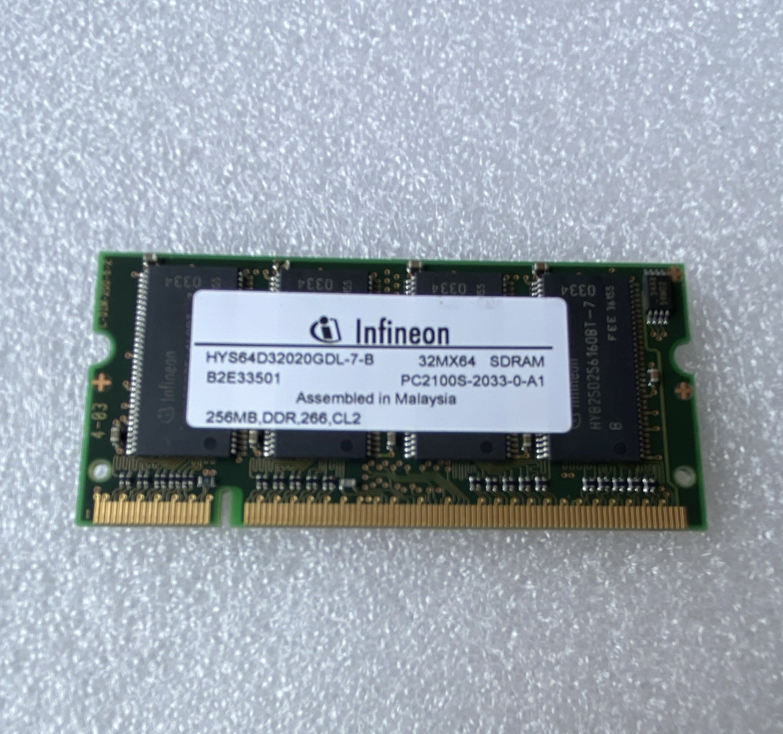 Infineon 256MB DDR SDRAM PC2100S 200-Pin SO-DIMM CL2 RAM HYS64D32020GDL-7-B