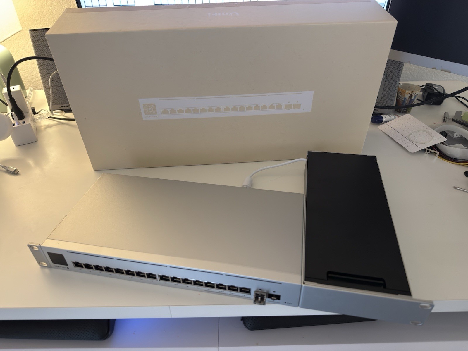 Ubiquiti UniFi Pro Max 16 PoE Switch USW-PRO-MAX-16-PoE w/ Rackmount