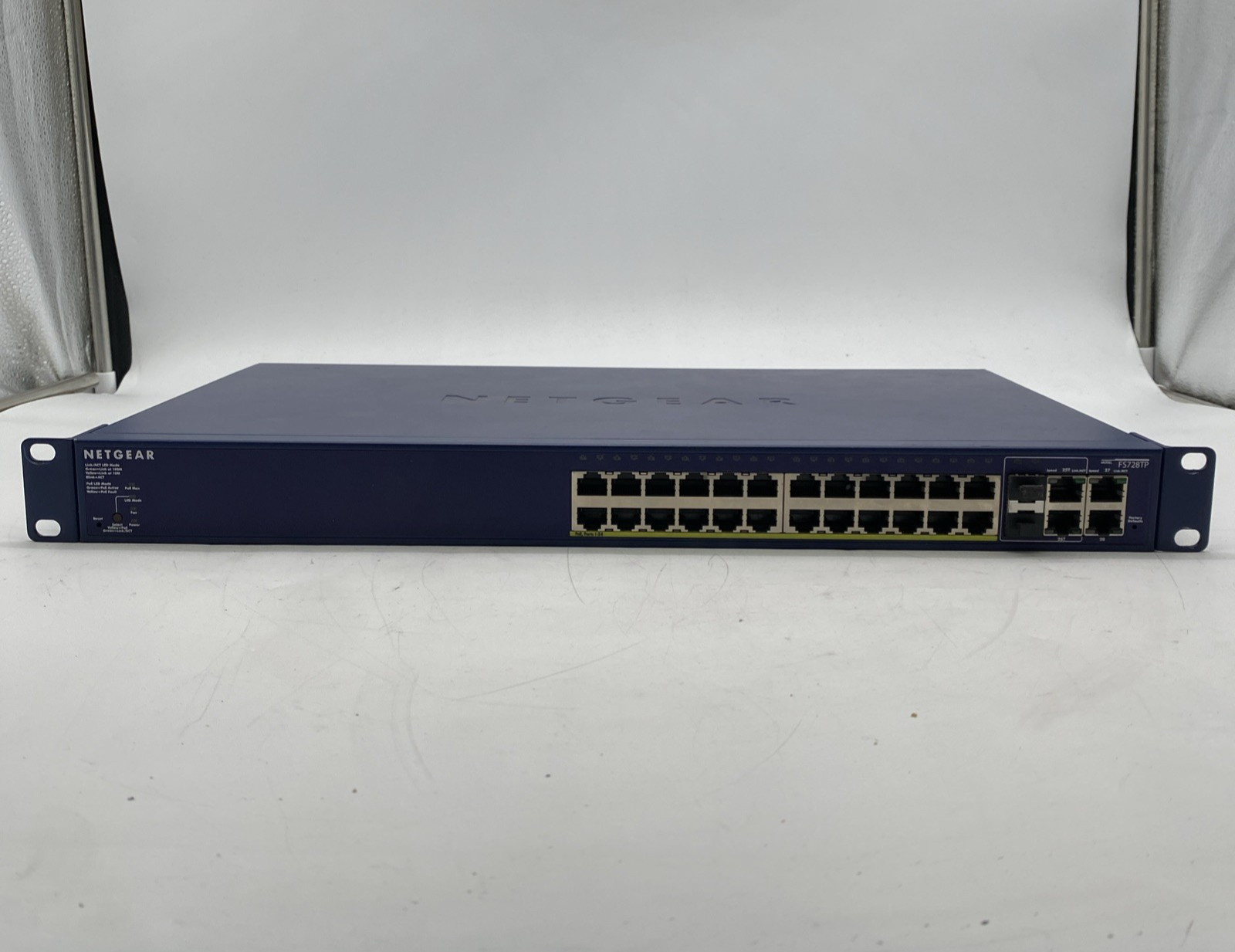 NETGEAR ProSafe FS728TPv2 28-Port PoE Gigabit L2 Smart Rack-Mount Switch