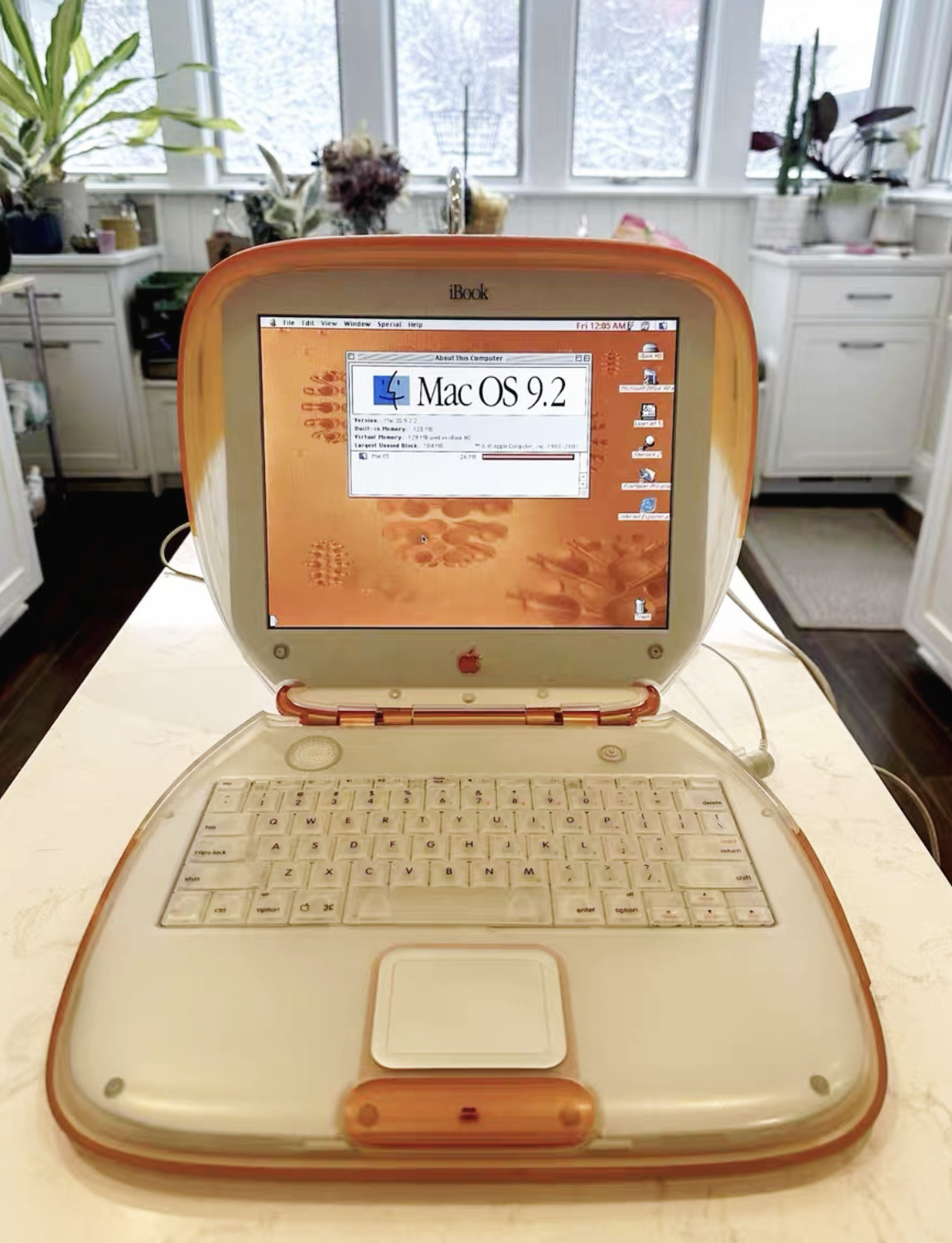 Apple iBook G3, “Shell” model, orange, in excellent condition
