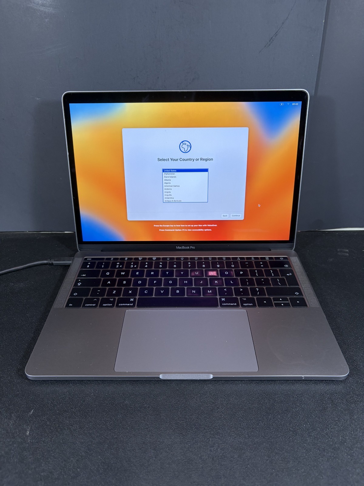 Apple MacBook Pro 13" | i5 2.3GHz | 8GB 128GB SSD | Space Gray | Camera Issue