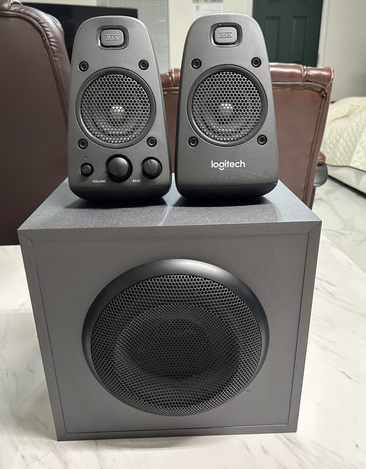 Logitech Z625 THX 2.1 Speaker System Subwoofer 200W RMS Optical Input Black