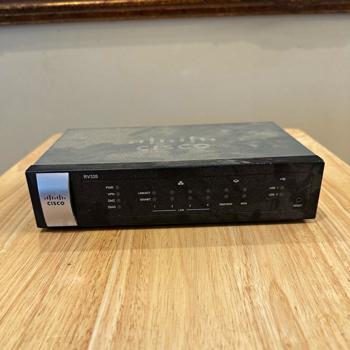 Cisco RV320 Gigabit Dual WAN VPN Router 4-Port LAN RJ-45 Wired w/ USB