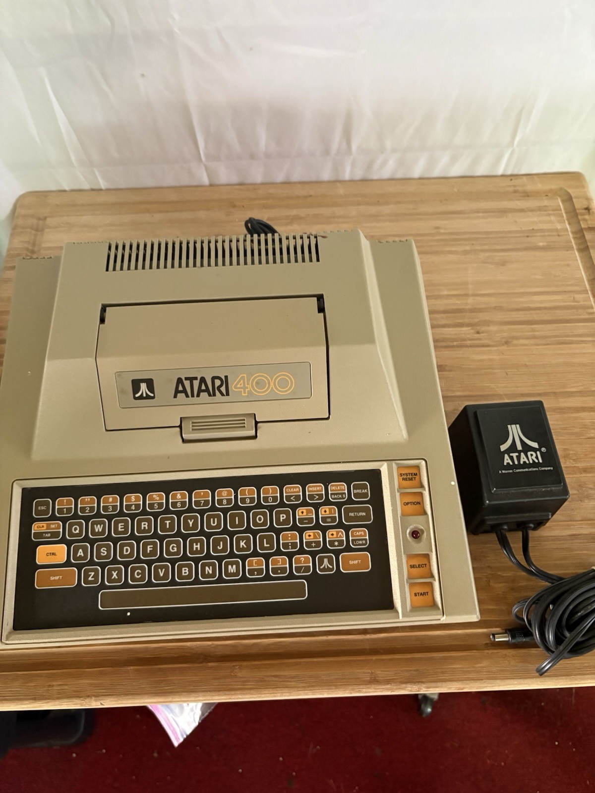 Atari 400 Home Computer System includes Power Cord G2U