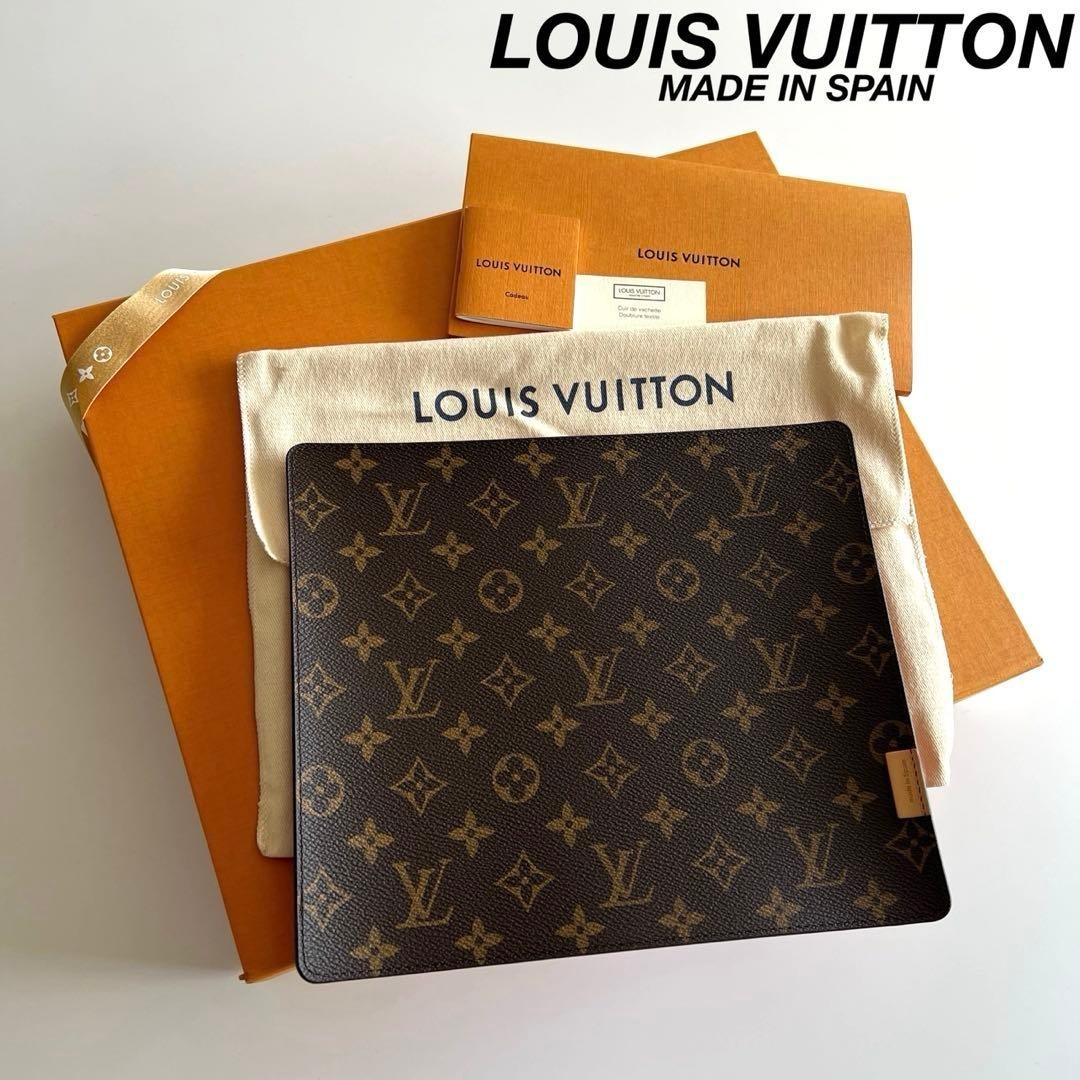 Brand new LOUIS VUITTON MONOGRAM LOGO LEATHER MOUSE PAD MADE IN SPAIN
