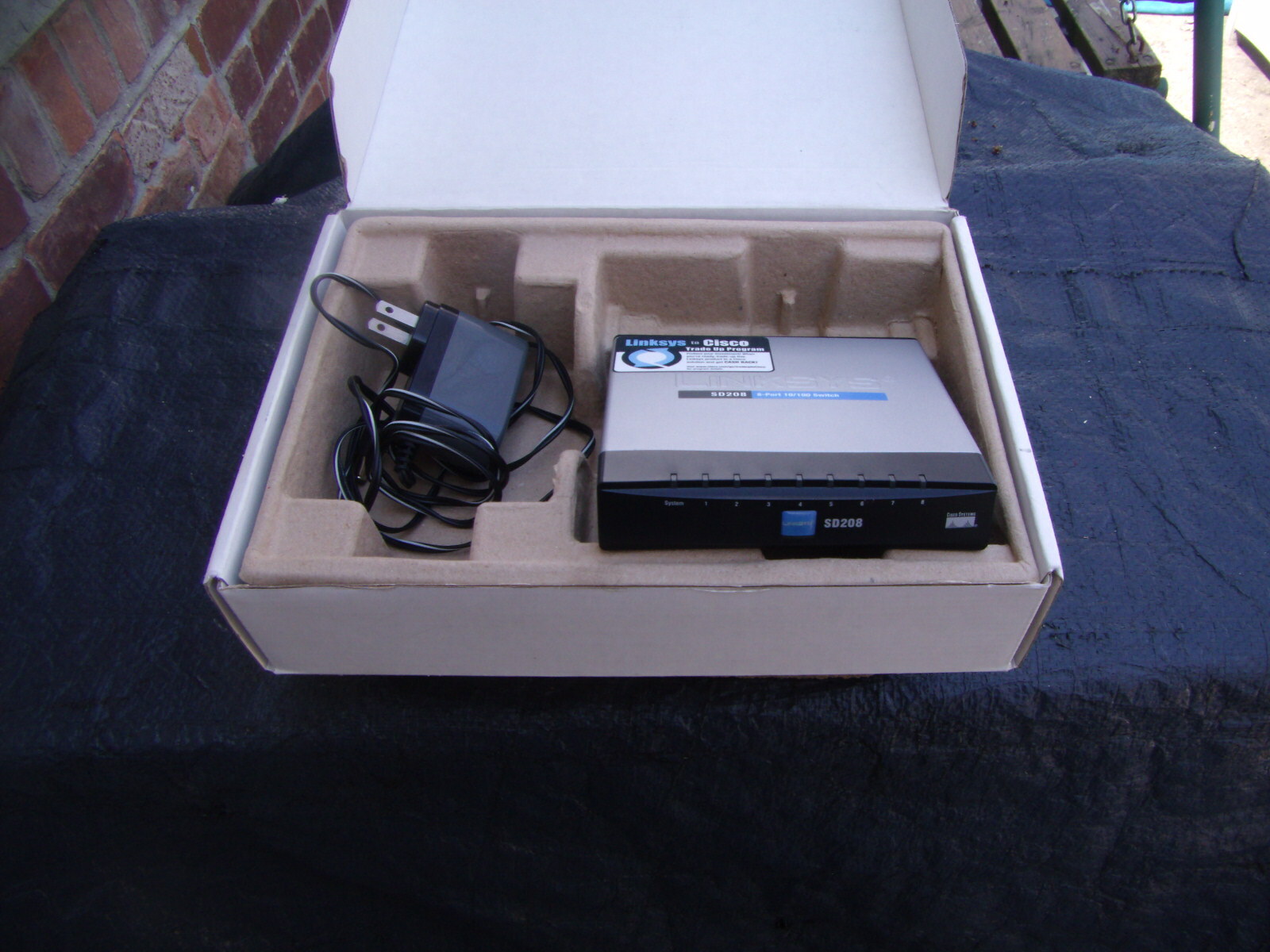 Linksys 8 port 10/100 ethernet network switch SD208 Ver 1.2