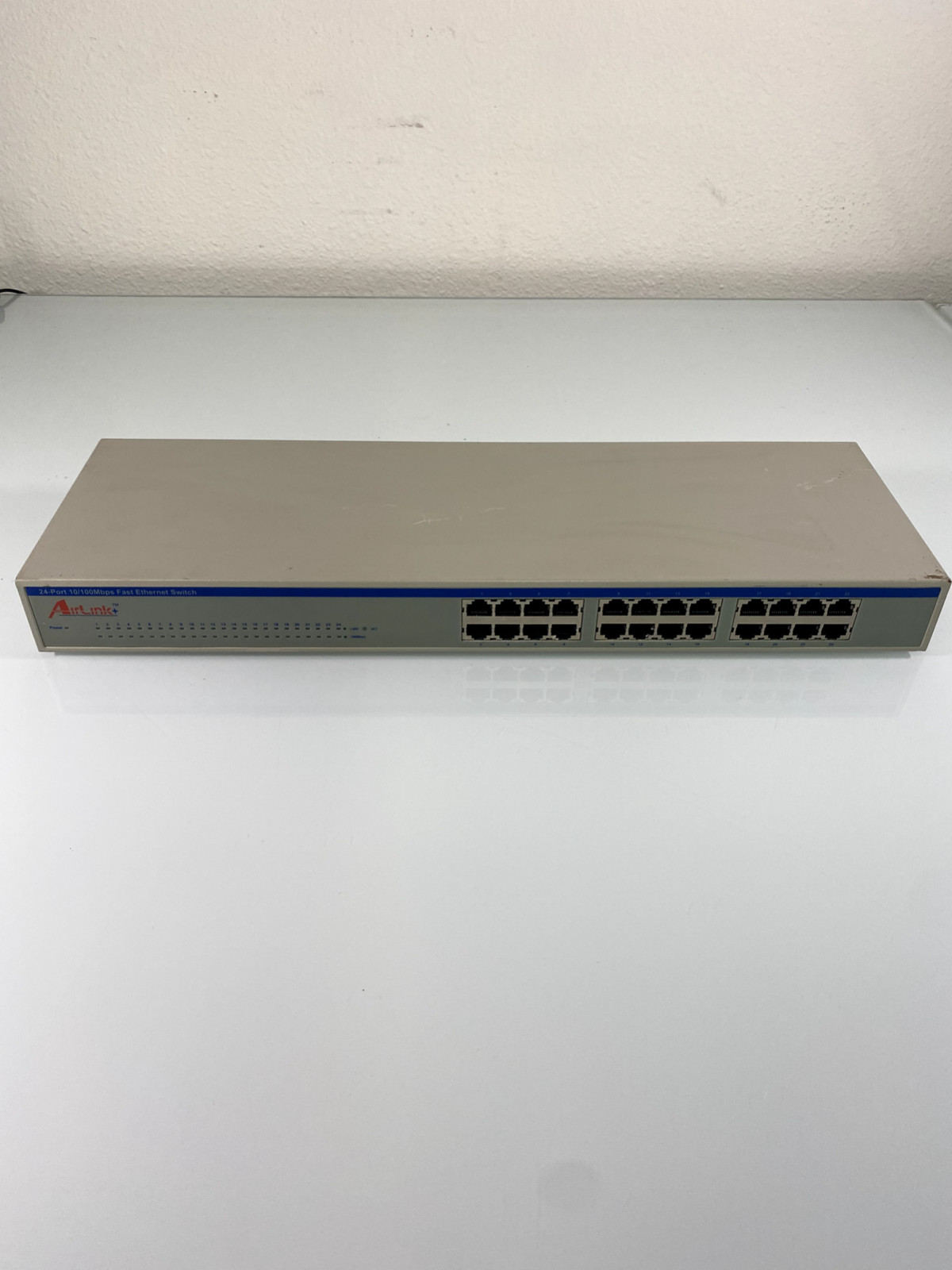AirLink 101 24-Port 10/100Mbps Fast Ethernet Switch