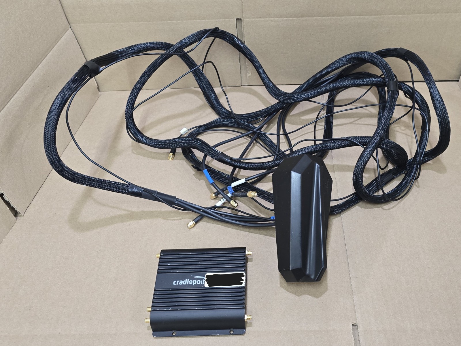 Cradlepoint IBR900-600M LTE Router w/ Airgain Antenna and cables
