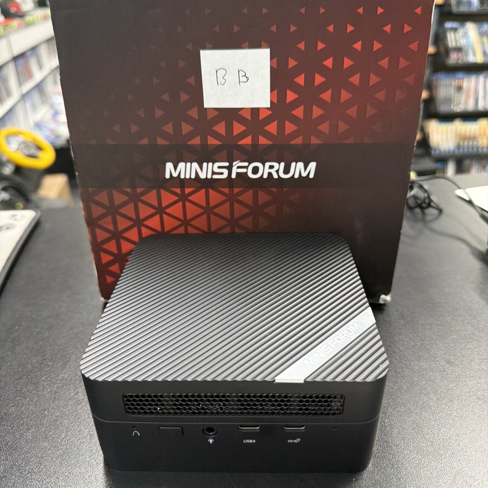 MINISFORUM Venus UM690S Ryzen 9 6900HX Radeon 680M USB4 Barebone Mini PC Original Box
