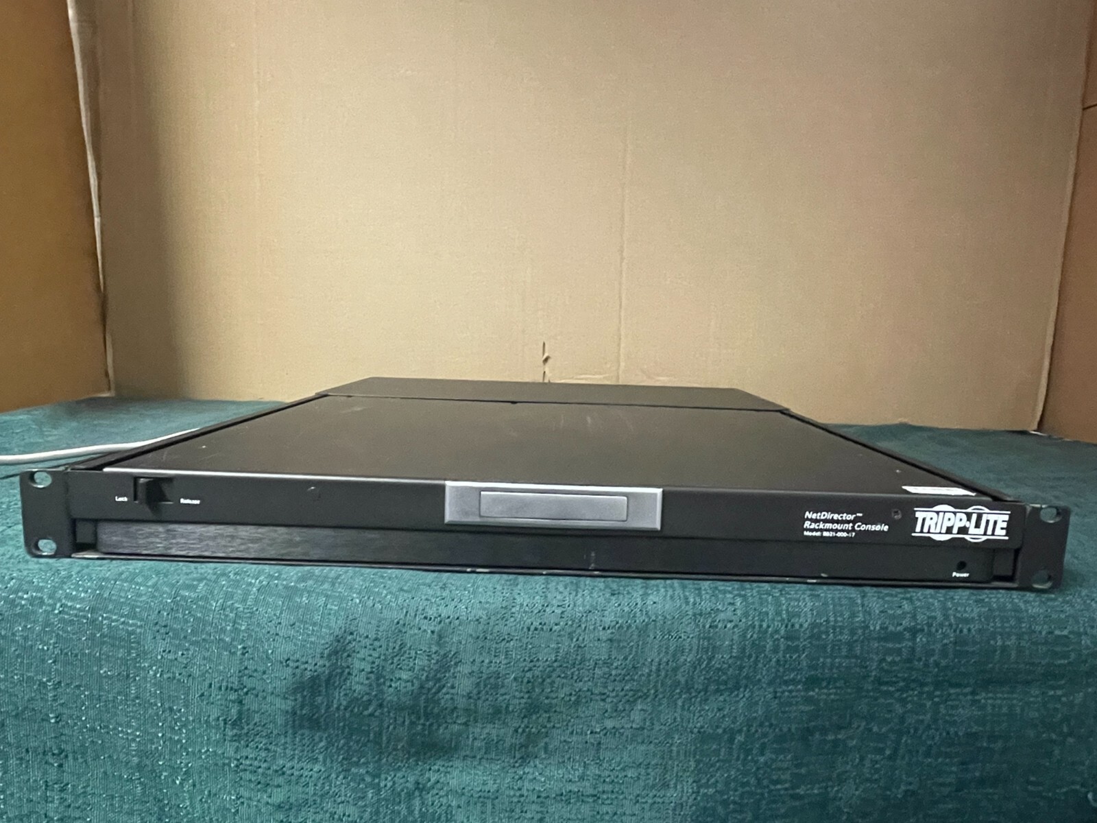 Tripp-Lite B021-000-17 1U Rackmount LCD Console NetDirector