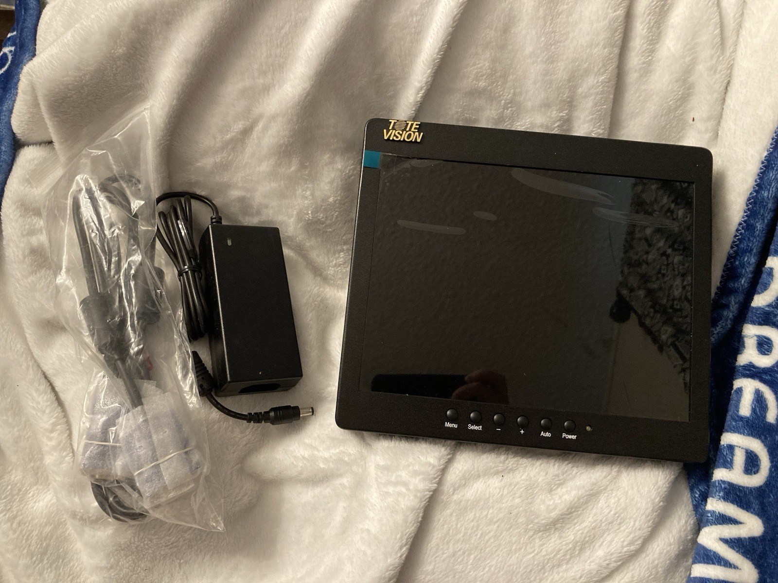 Tote Vision LED-1003HD 9.7" LED-Backlit LCD Monitor (/RT6-19400-LED-1003HD-UG)