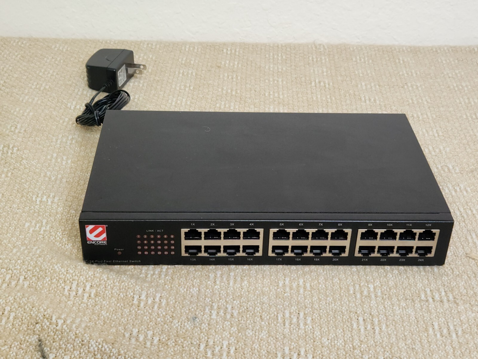 Hub Switch Encore ENH924-CX 24 Port 10/100Mbps