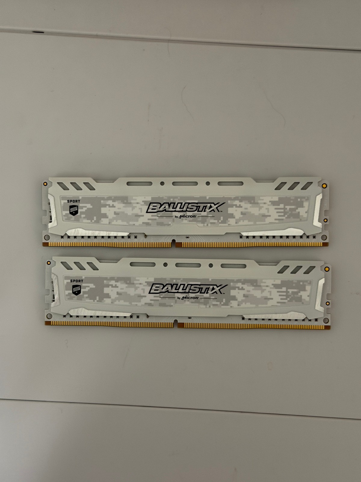 Crucial/Micron Ballistix Sport LT 16GB (2x8GB) in White camo