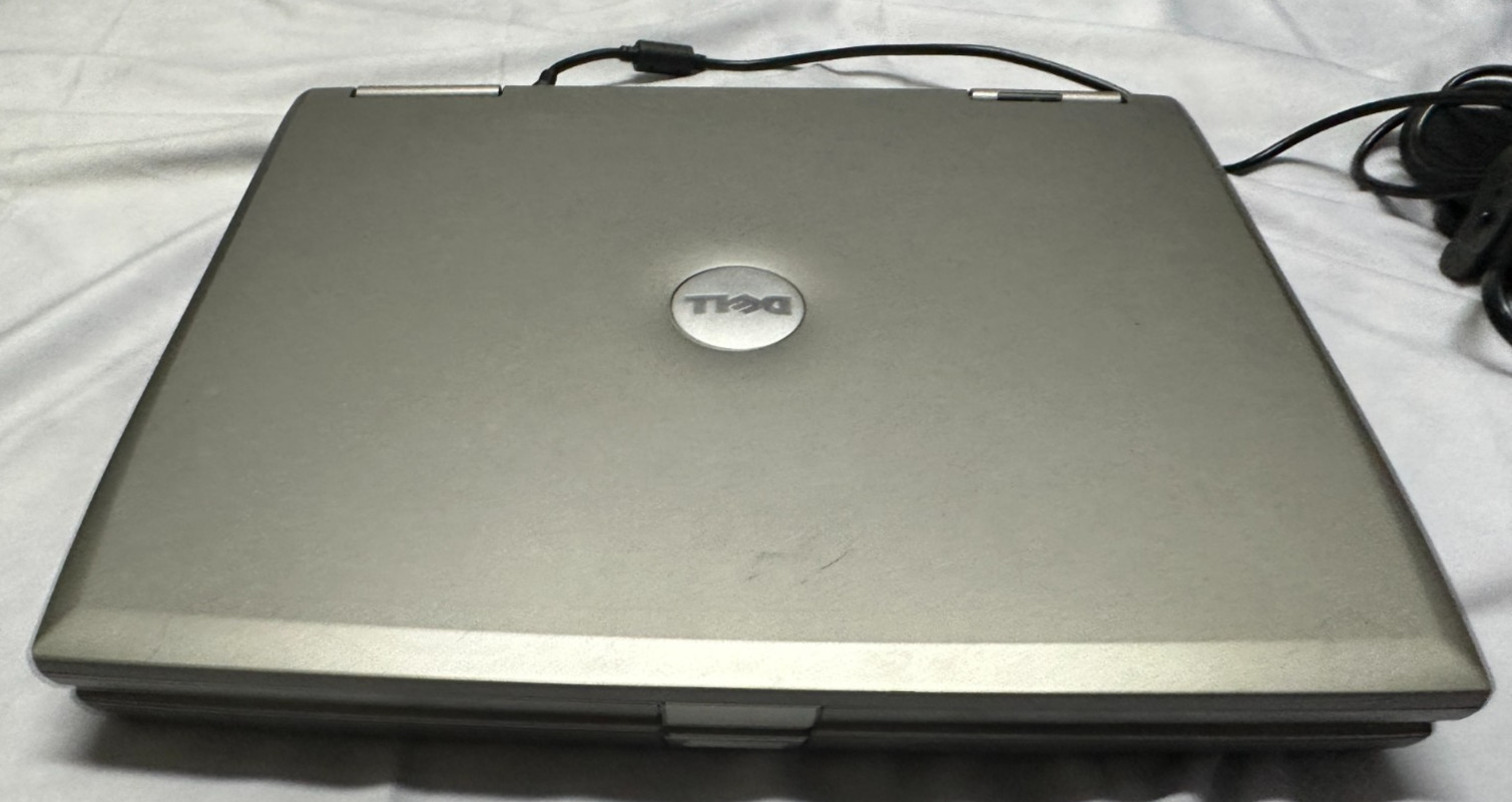 Vintage Dell Latitude D505 Laptop Windows XP - 1.49GHz,512MB of RAM-used/works