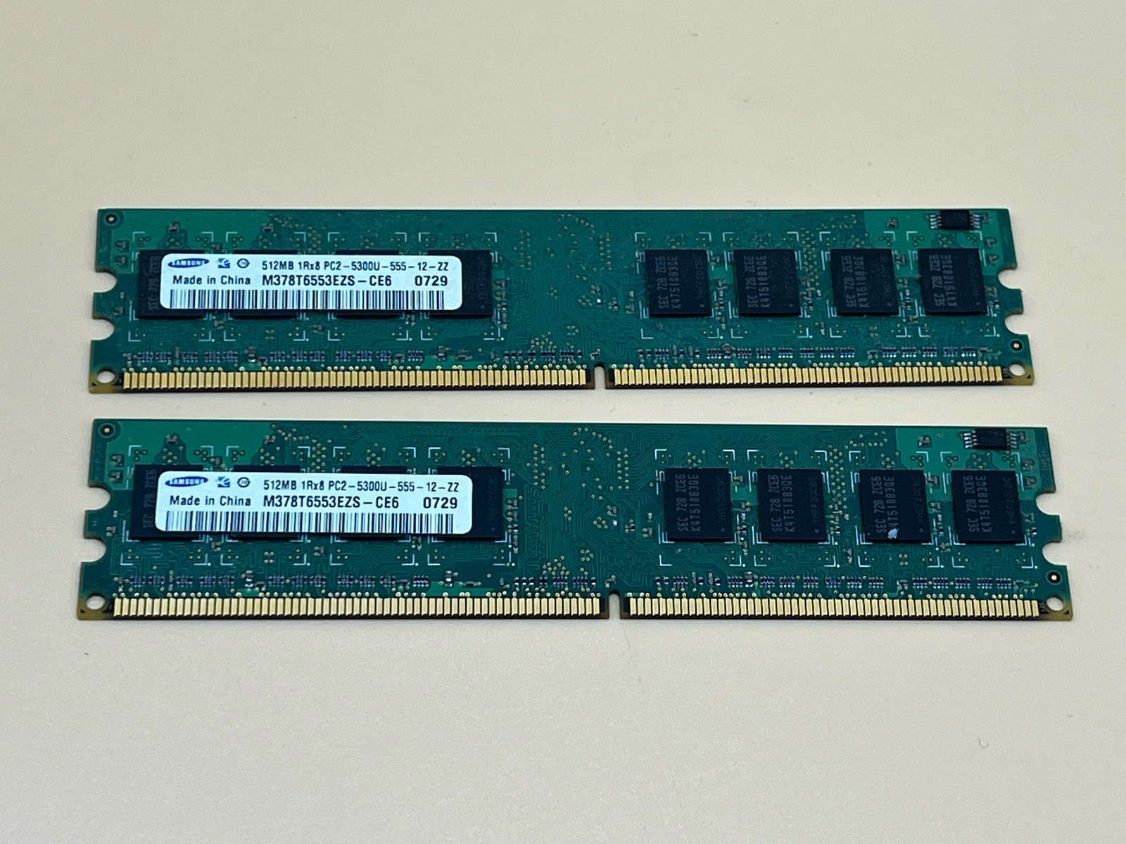 SAMSUNG M378T6553EZS-CE6 2x512MB 1Rx8 DDR2 PC2-5300U-555-12-ZZ 667MHz