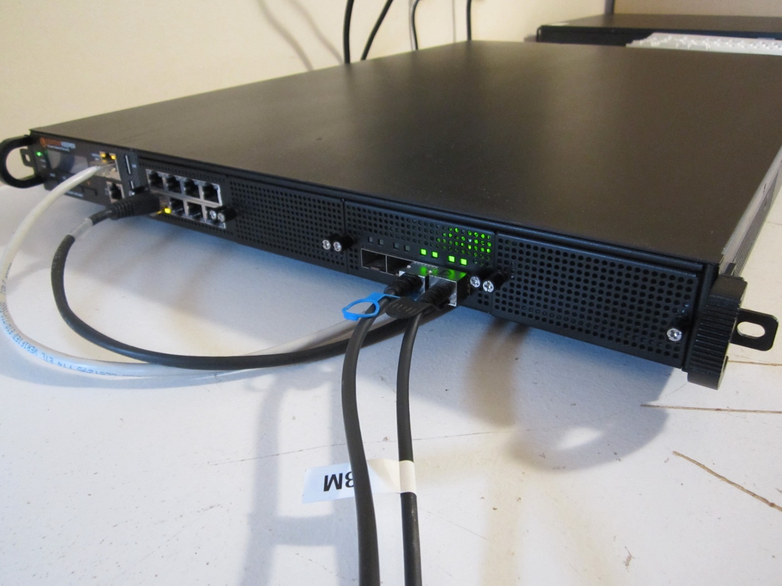 ESXi 8 - 10x1Gb, 4x10Gb, 2xE5-2680 v4 CPU, 32GB RAM, 480GB SSD (Lanner FW-8894)