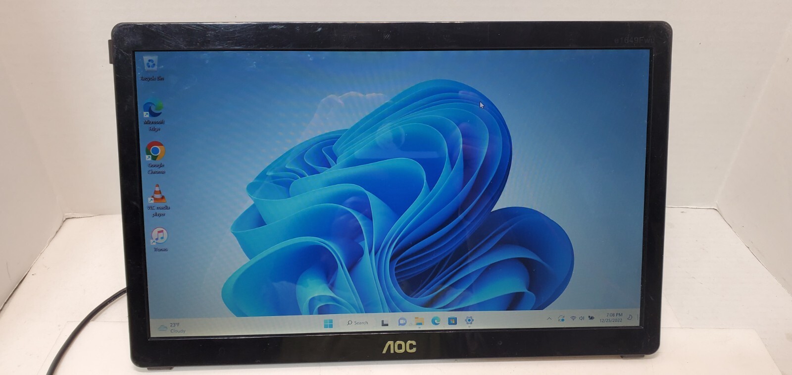 AOC E1649FWU Black 15.6" Portable LED Display USB Monitor w/Fold Out Stand Nice
