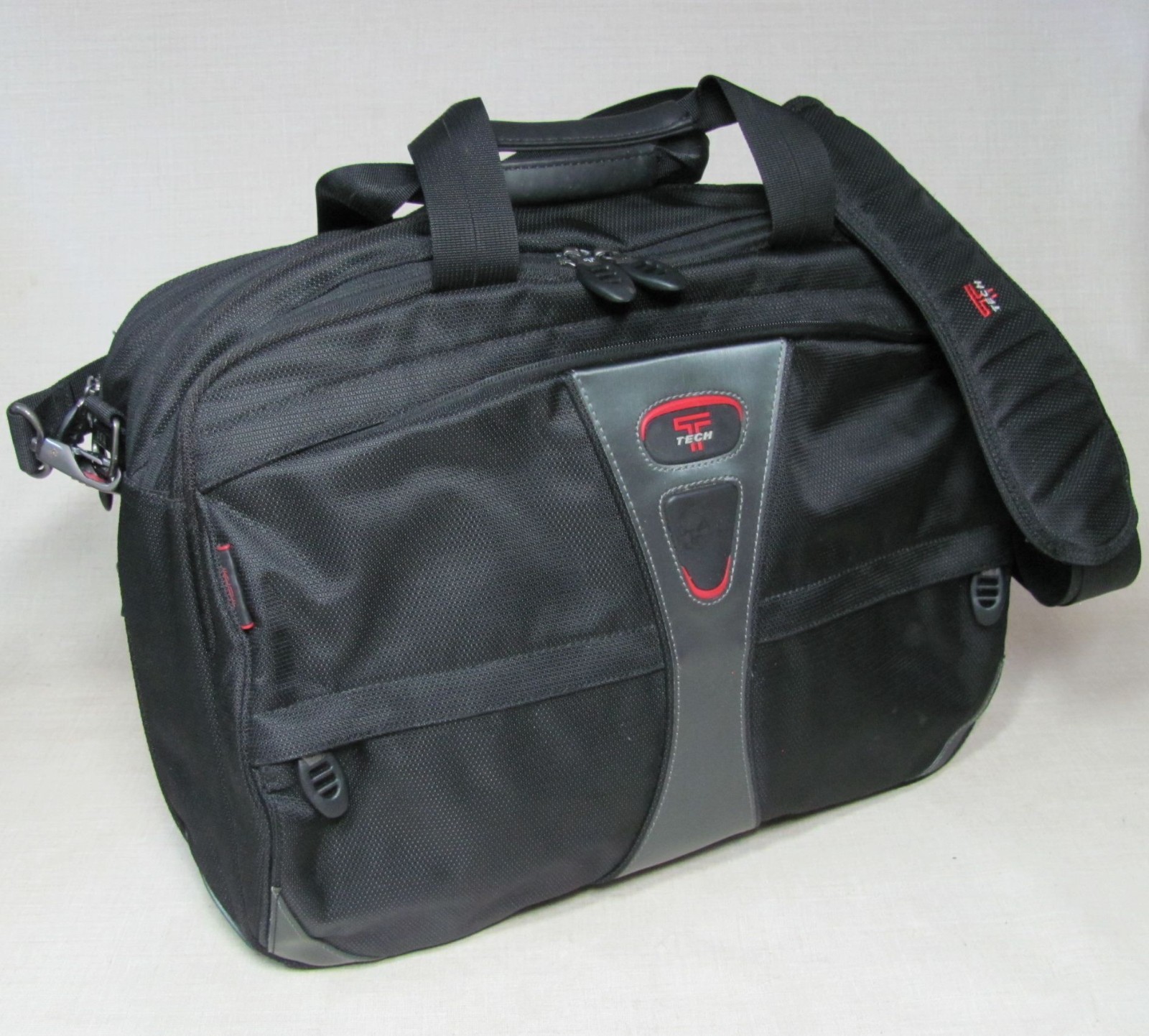 TUMI TECH LAPTOP MESSENGER BAG 5541D, DOUBLE COMPARTMENT AND EXPANDABLE BLACK