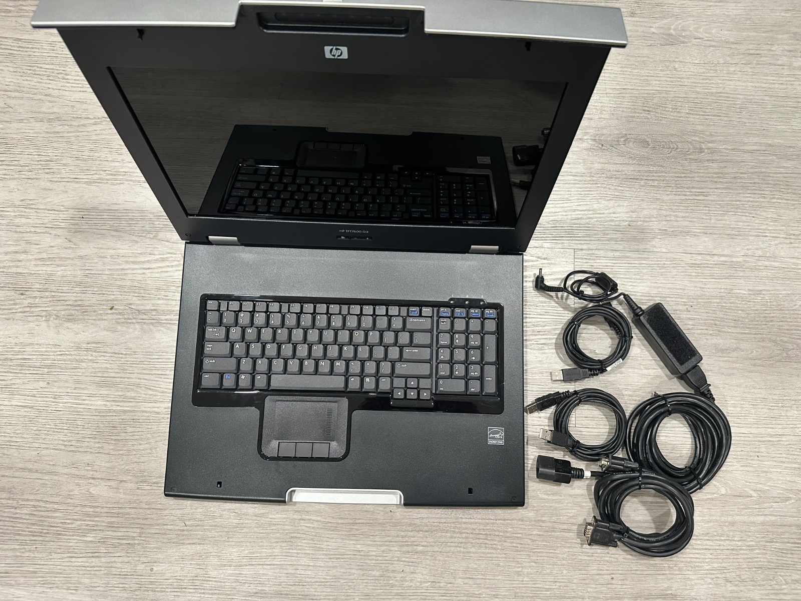 HP TFT7600 G2 17.3" Screen Console Monitor & Keyboard, Power AC Adapter, Working
