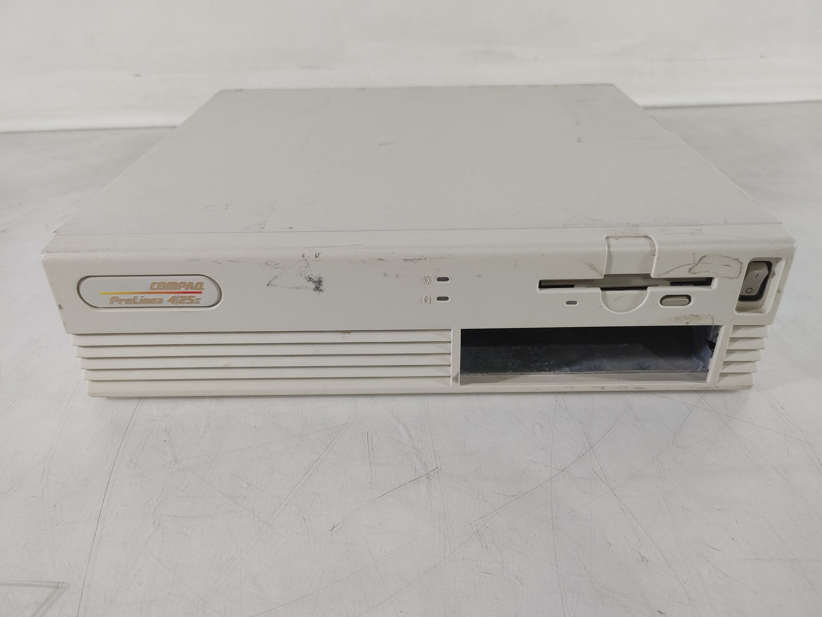 Vintage Compaq ProLinea 4/25s Intel 80486SX 25 MHz 4 MB SIMM Desktop