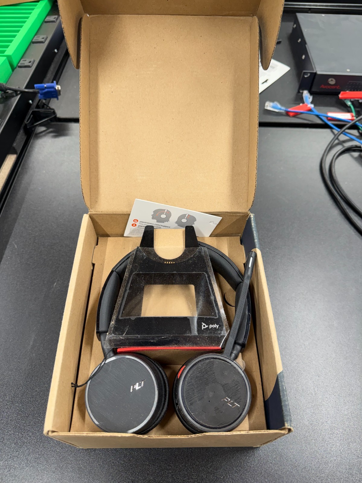 Poly Voyager 4220 Office  Headset V4220 CD USB-A - Black