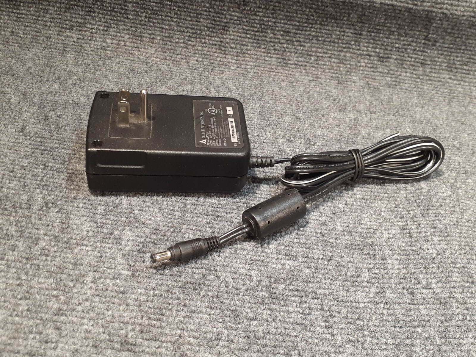 Delta Electronics Inc. ADP-36XB REV.B AC Adapter Input: 100v-120v Output: 24v