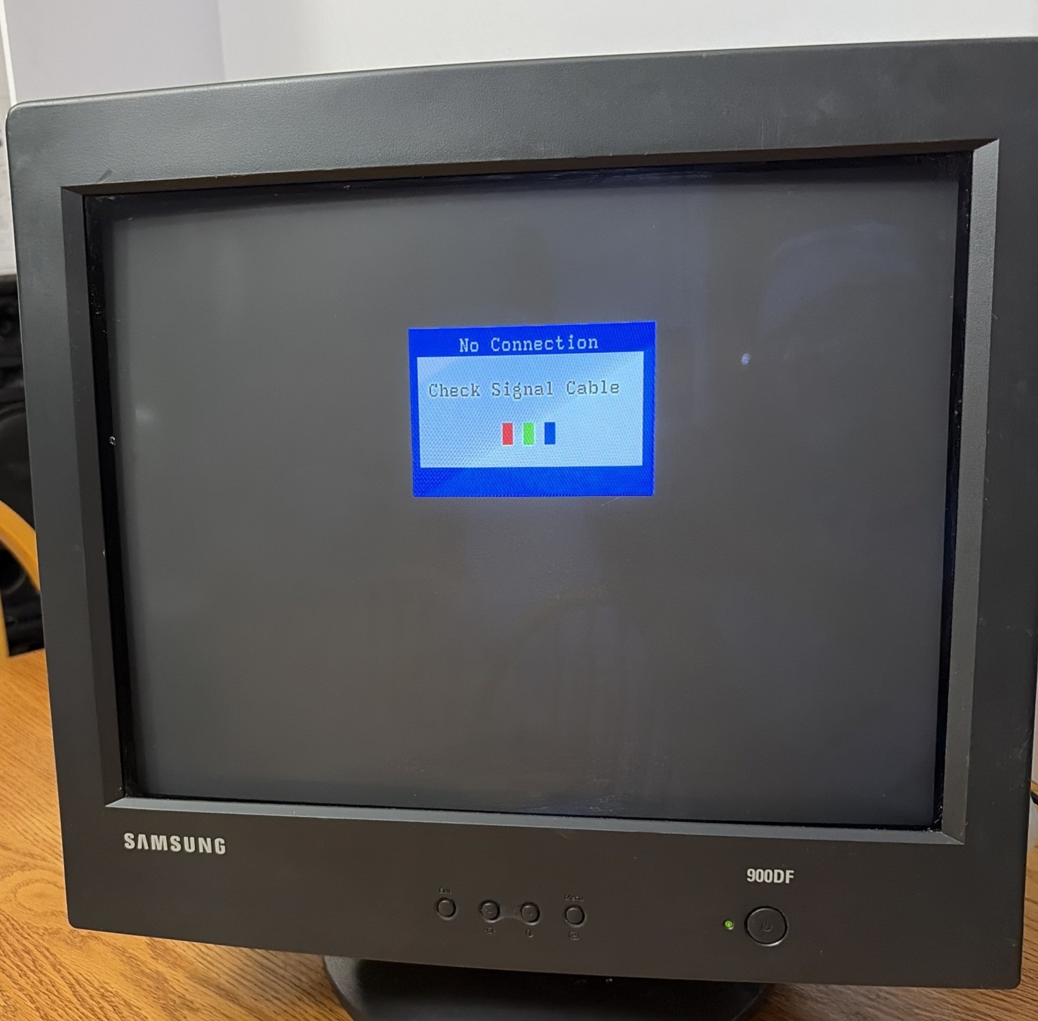 Vintage Gaming Samsung SyncMaster 900 DF Dynaflat Computer Monitor CRT 18” Read