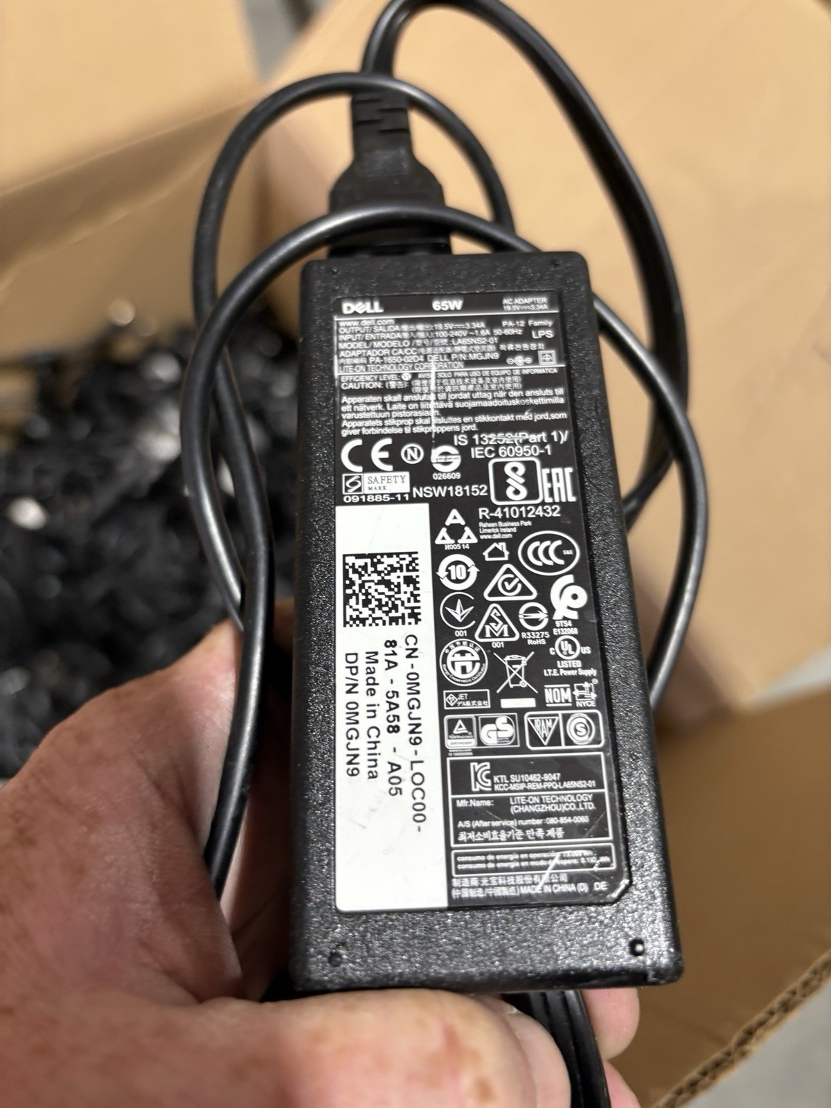 QTY 100 DELL 65W AC ADAPTERS 0MGJN9  PA-12