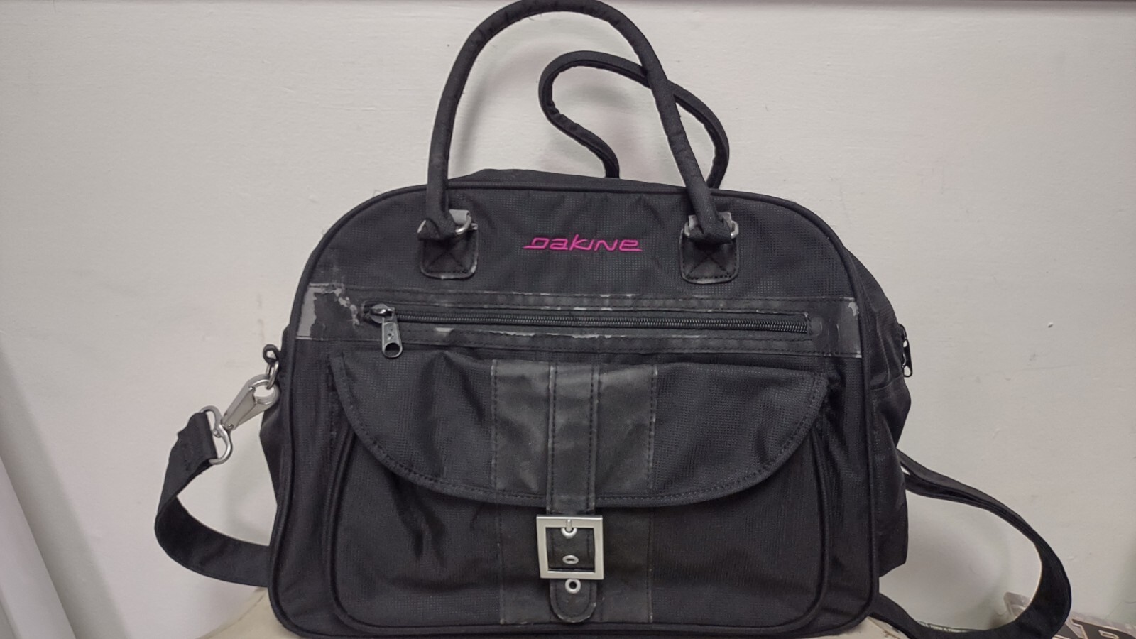 DAKINE Black Valet Laptop Bag With Padded Shoulder Strap Messenger Travel Bag