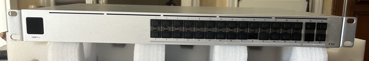 Ubiquiti Networks UniFi Pro Aggregation Managed 32-Port Gigabit Ethernet Rack...