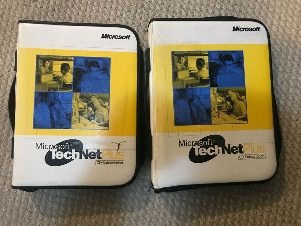 RARE  COLLECTABLE MSDN RETRO CD CARRYING CASE FROM EARLY TO MID 1990 s W/ 5 CD'S